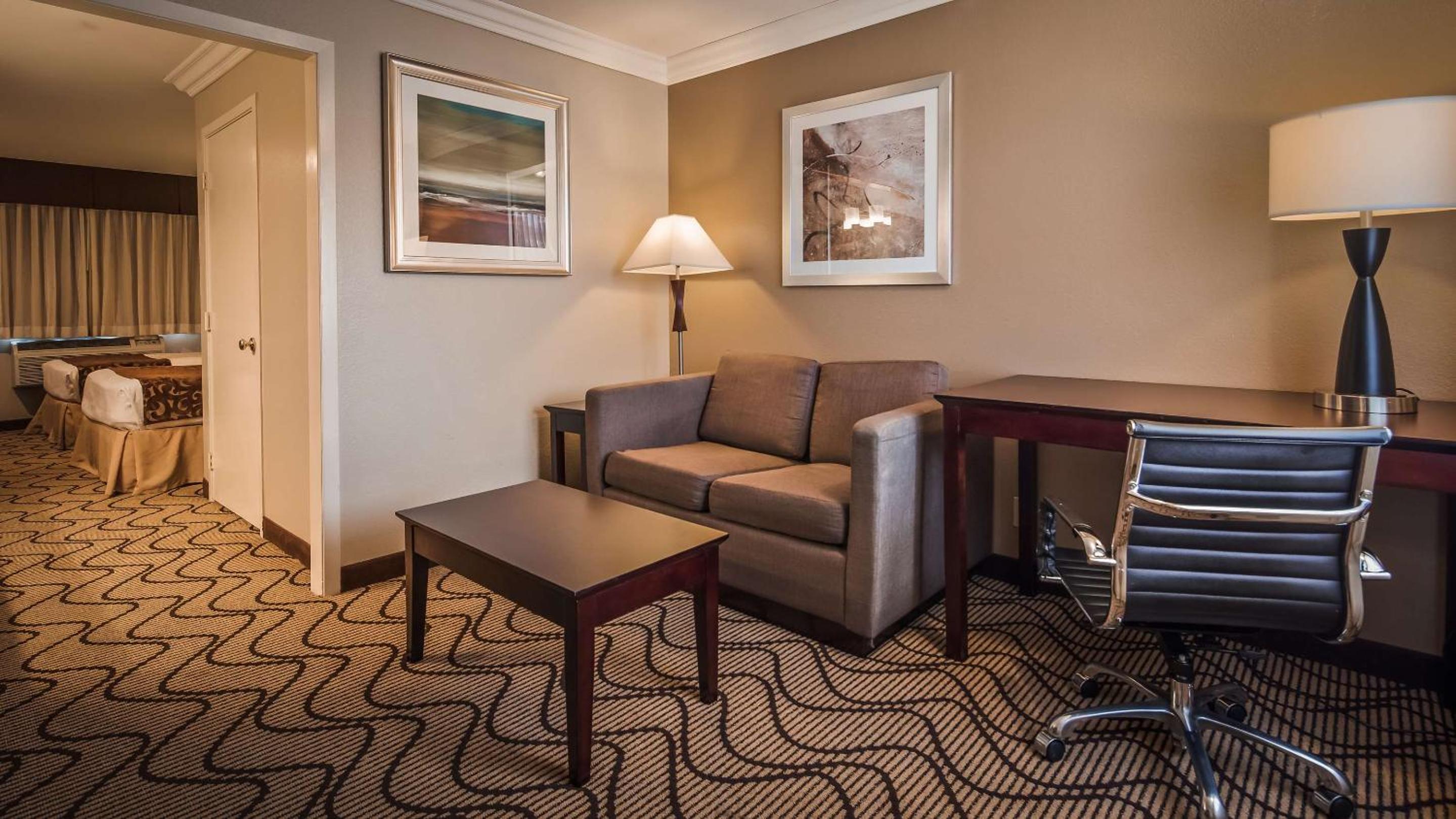 Suite with Two Double Beds - Photo 5