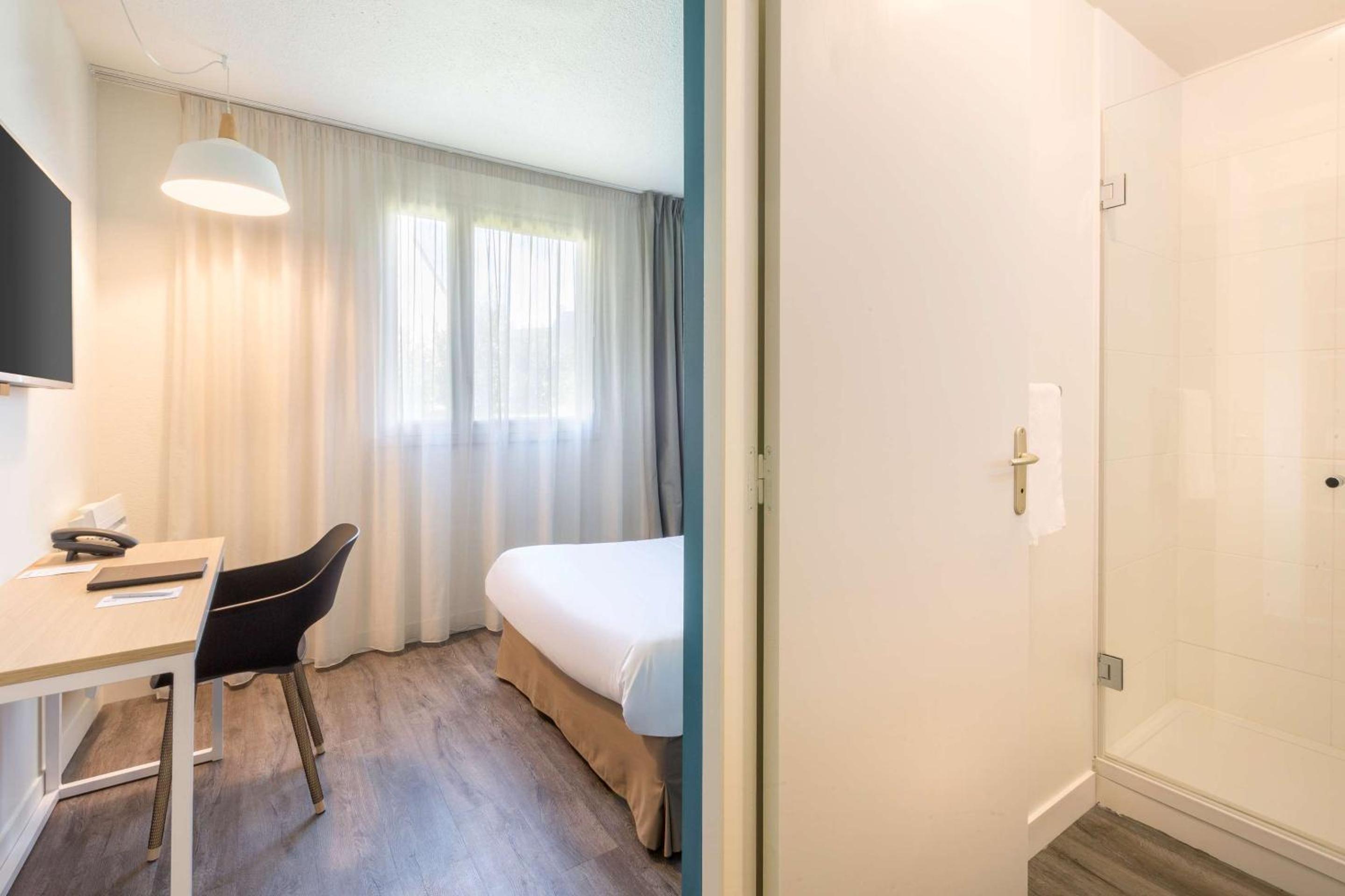 Chambre Lit Queen-Size Confort - Non-Fumeurs