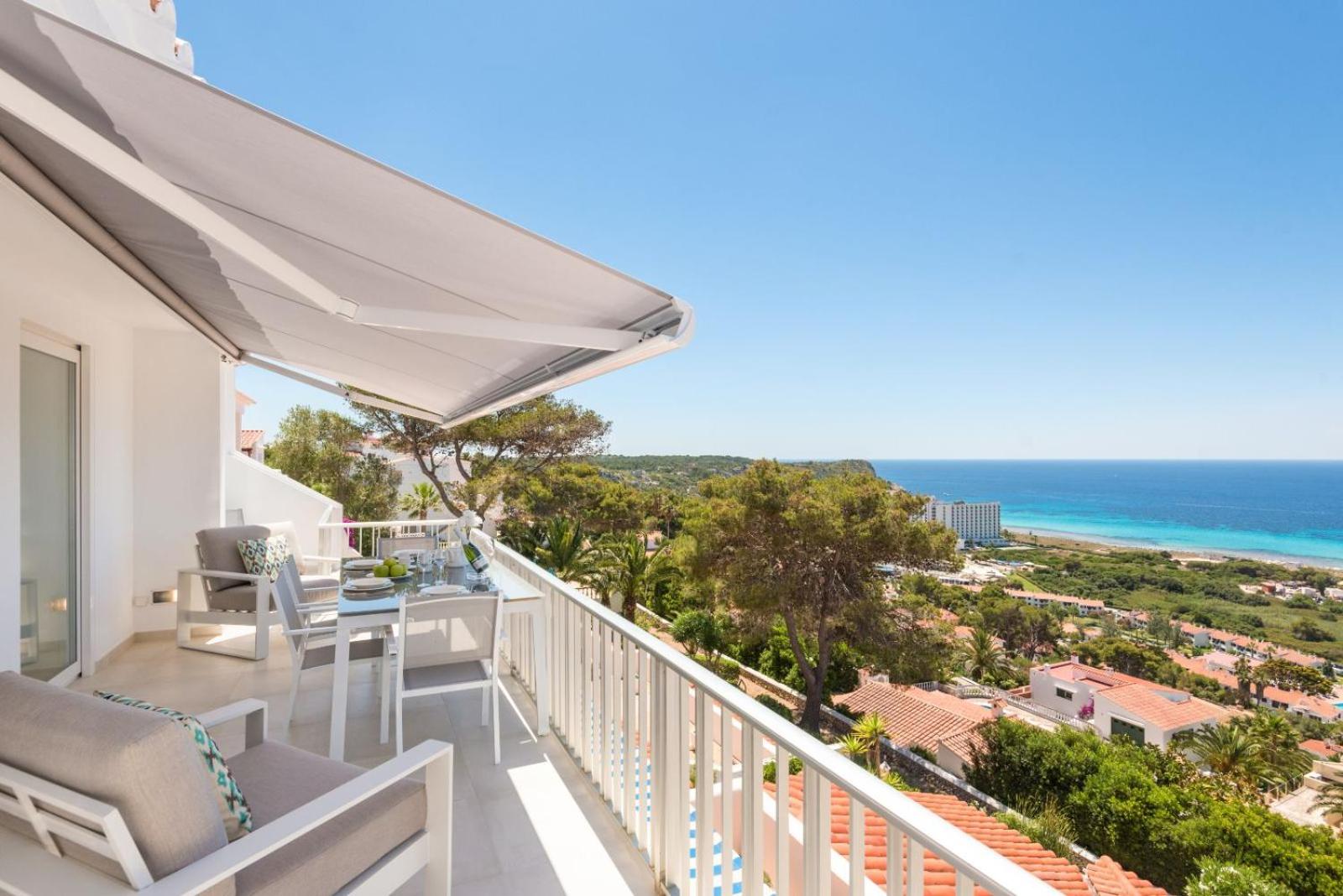 One-Bedroom Apartment with Sea View photo 2