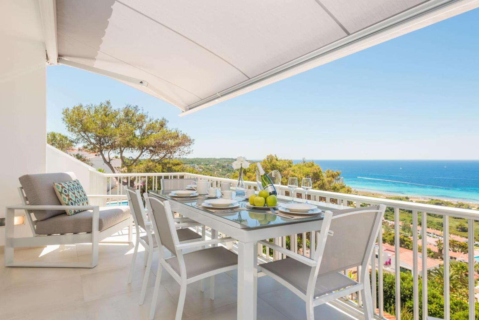 One-Bedroom Apartment with Sea View photo 3