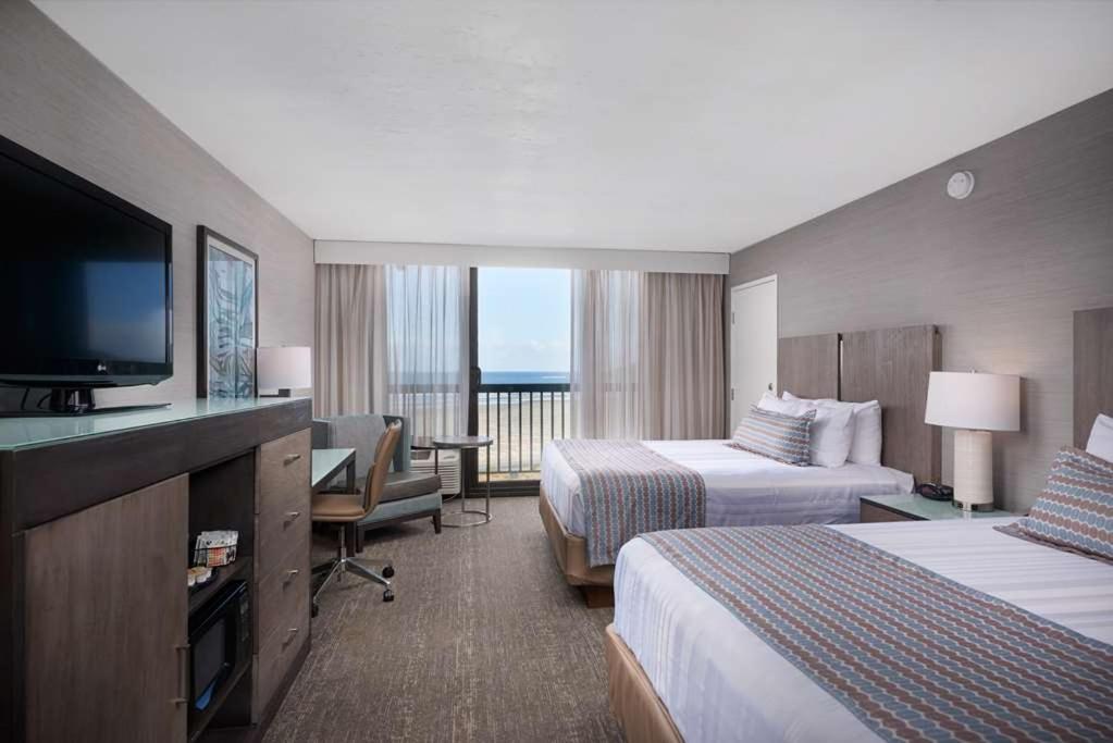 Queen Room with Two Queen Beds with Ocean View photo 2