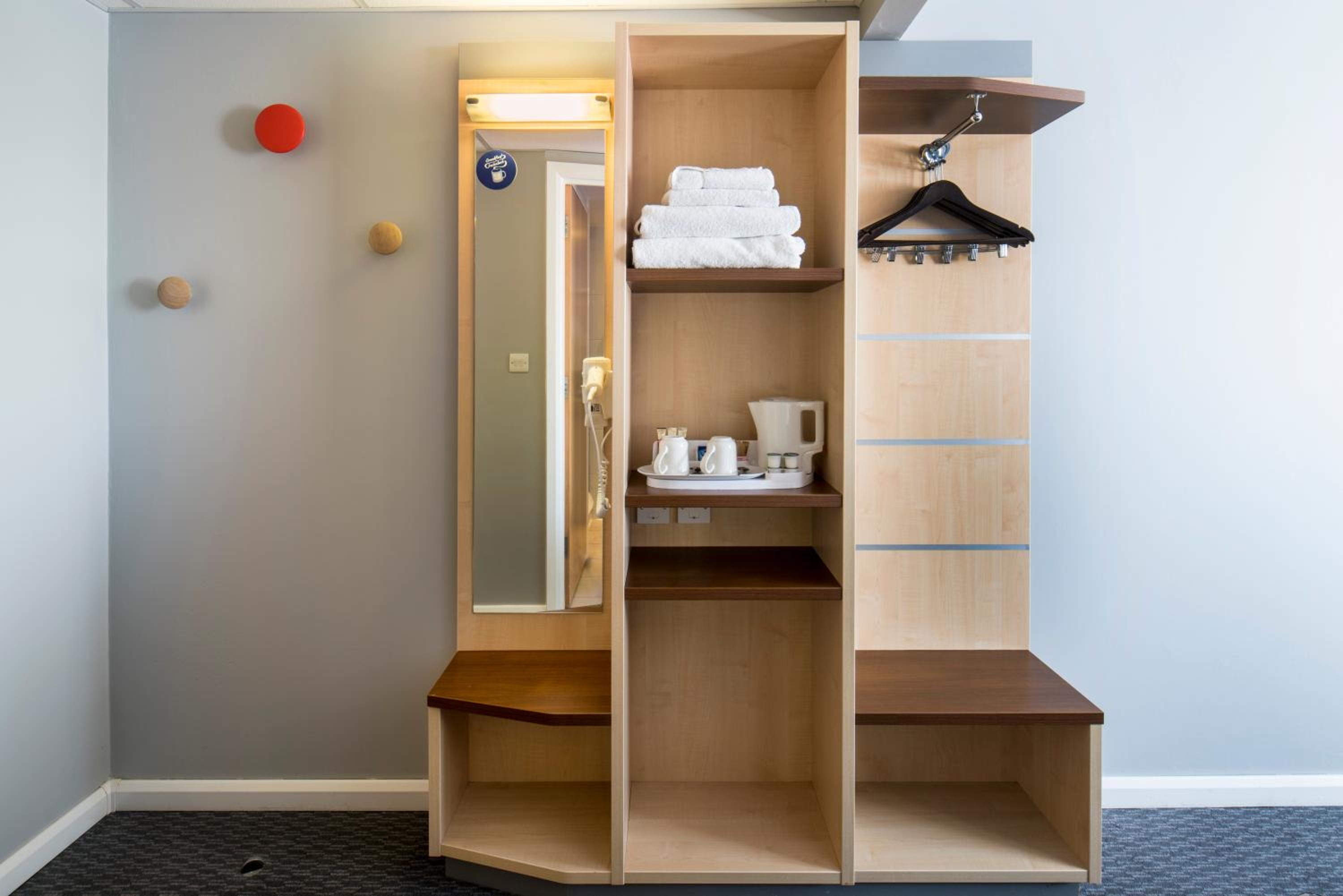 Standard Room with Free Hot Breakfast - Photo 1