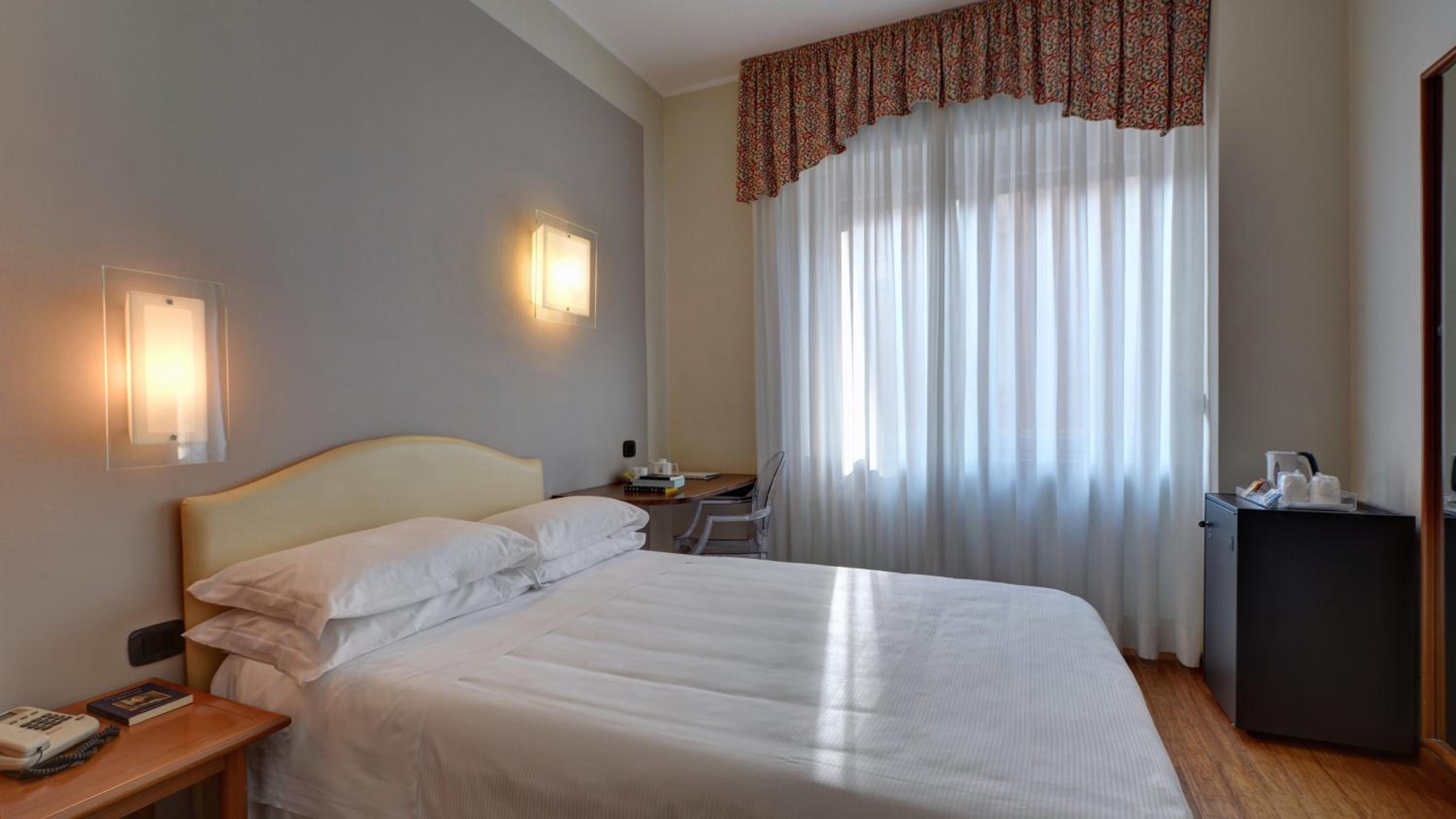 Standard Queen Room - Photo 10