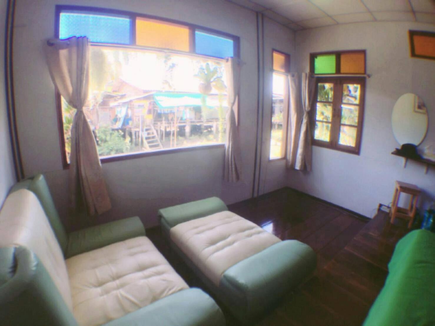 Queen Room with Balcony - Photo 9
