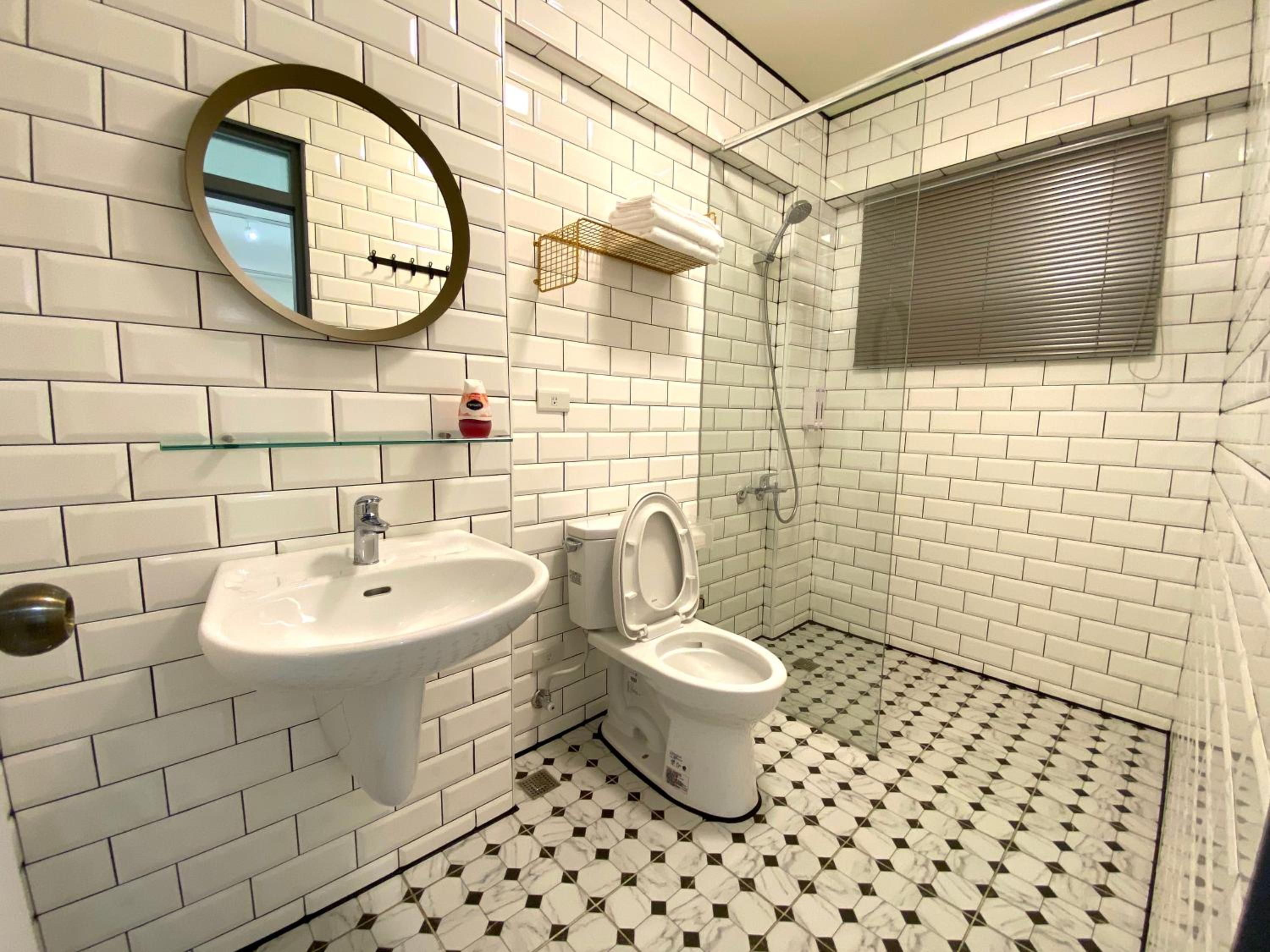 Deluxe Double Room - Photo 9