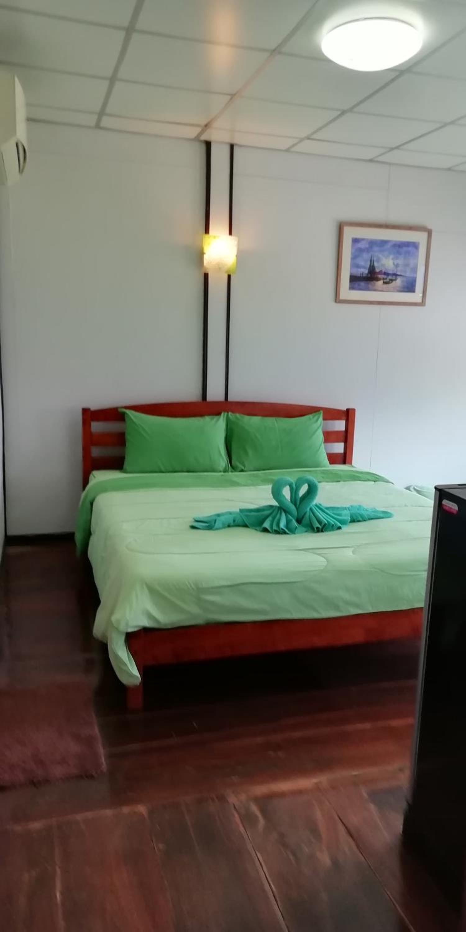 Queen Room with Balcony - Photo 8
