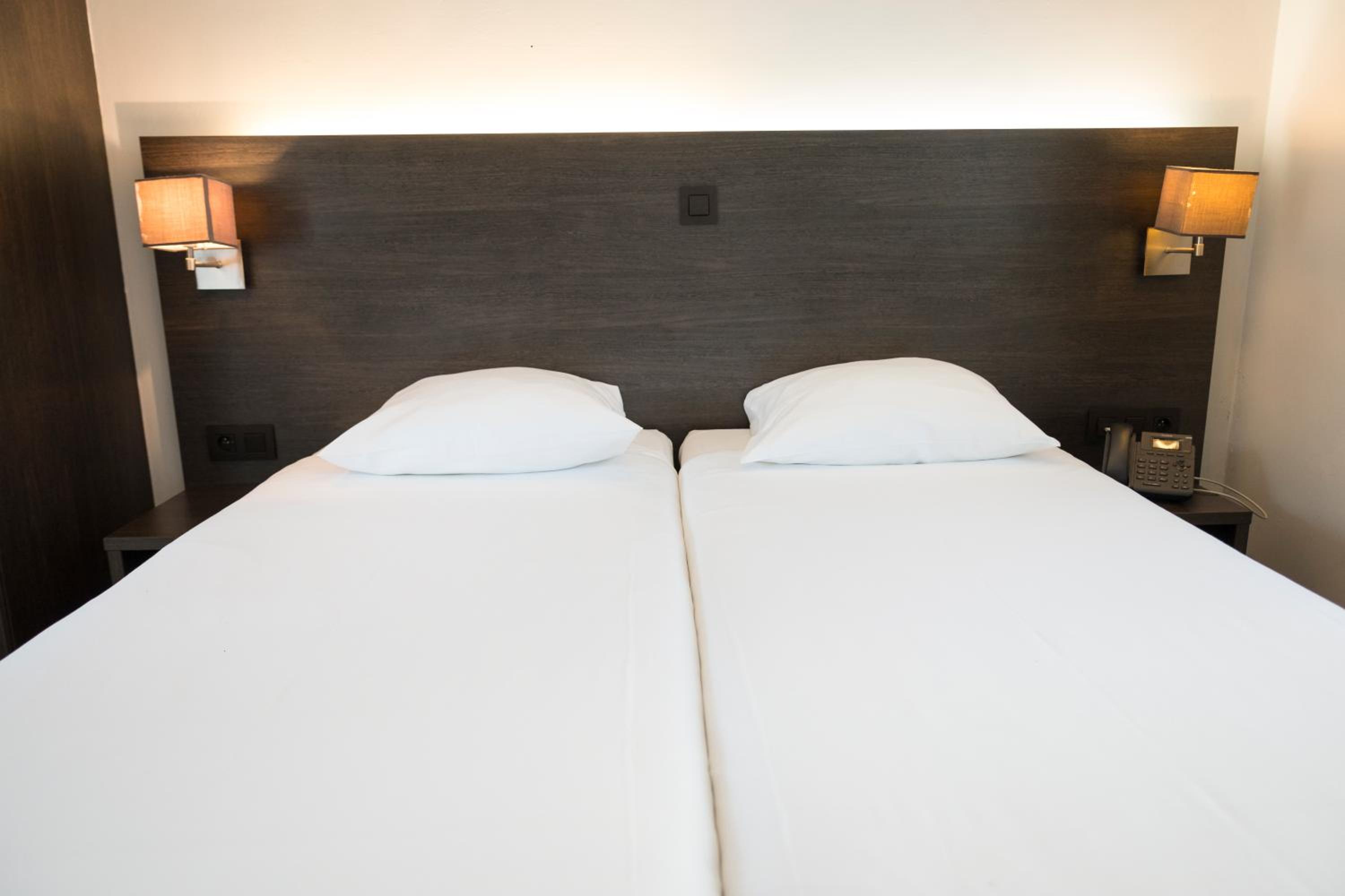 Twin Room - Photo 2