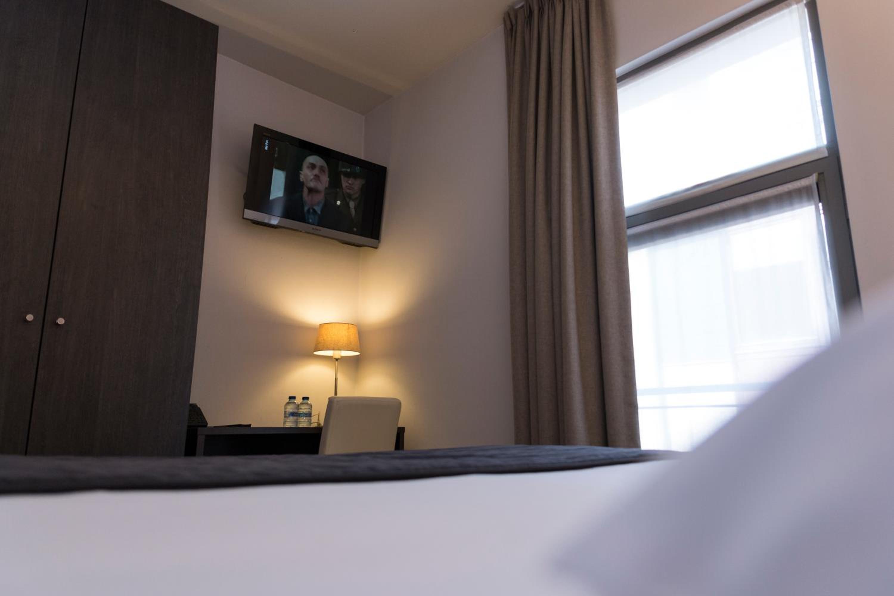Twin Room - Photo 4