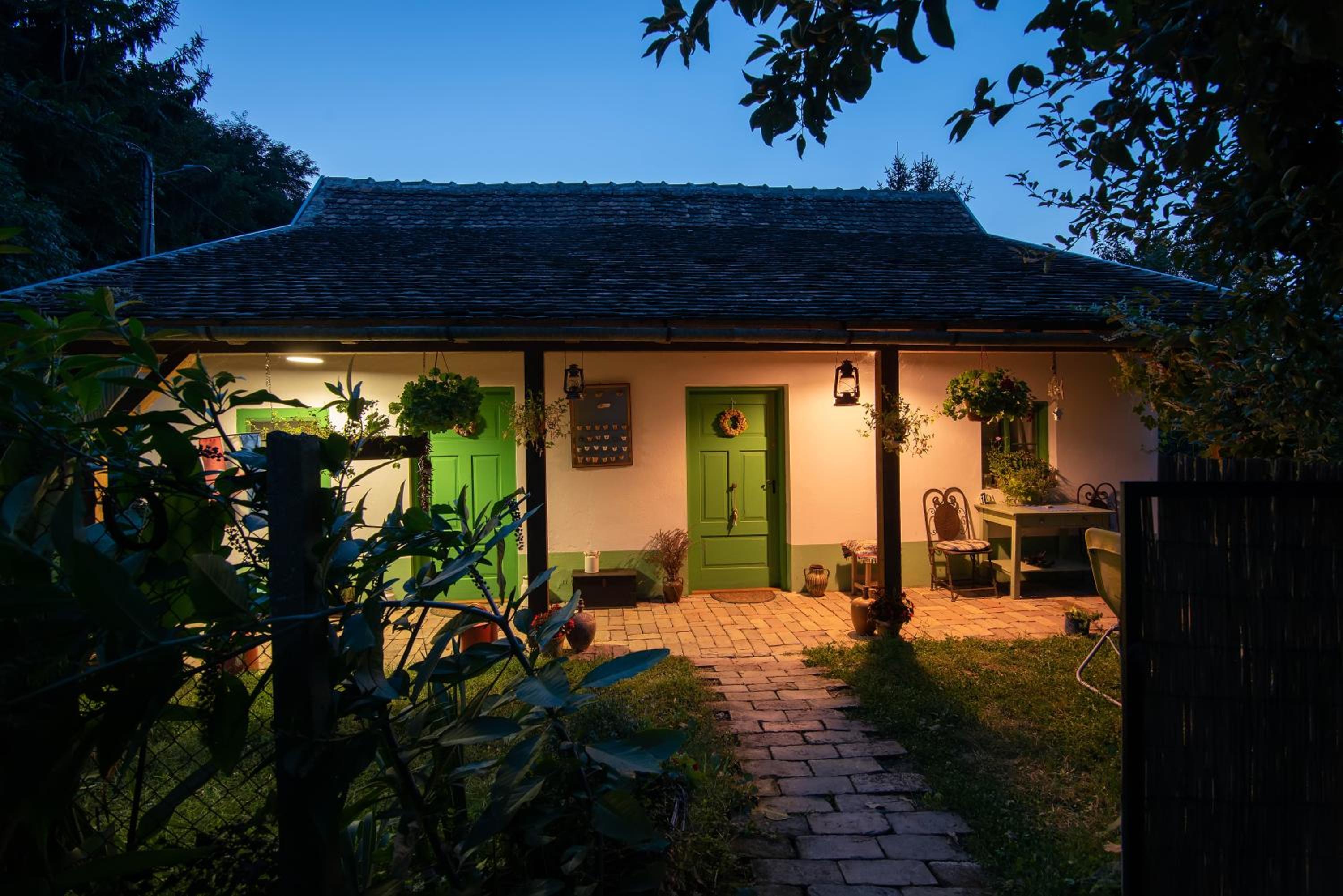 Large Double Room - Photo 16