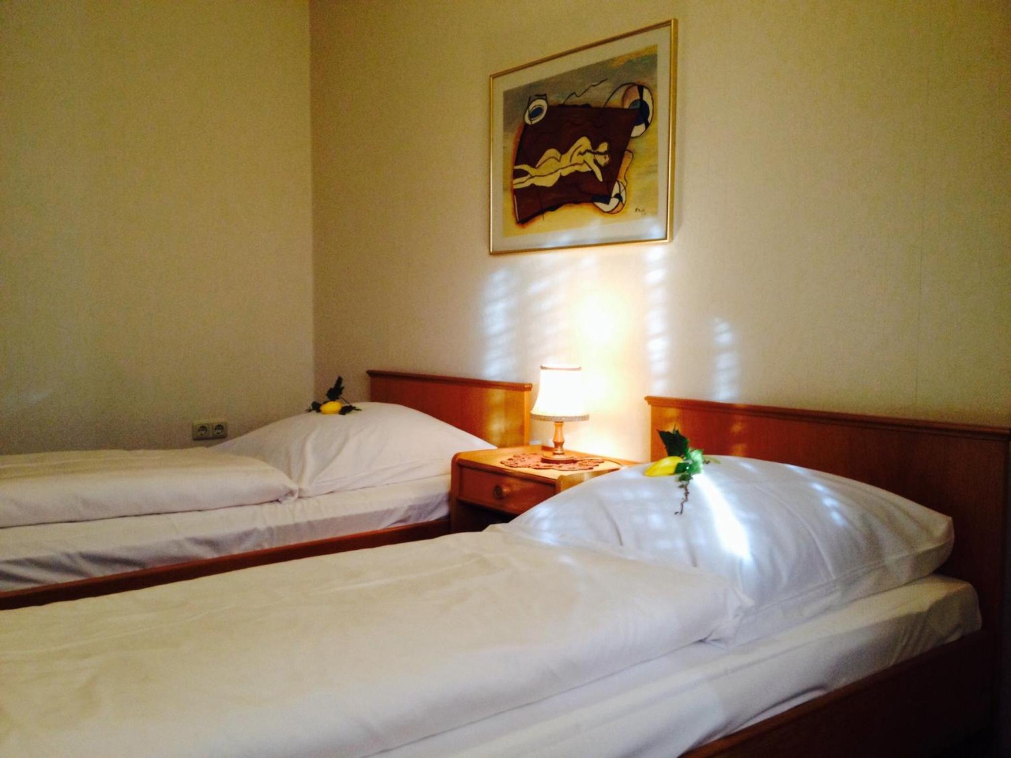 Twin Room - Photo 3