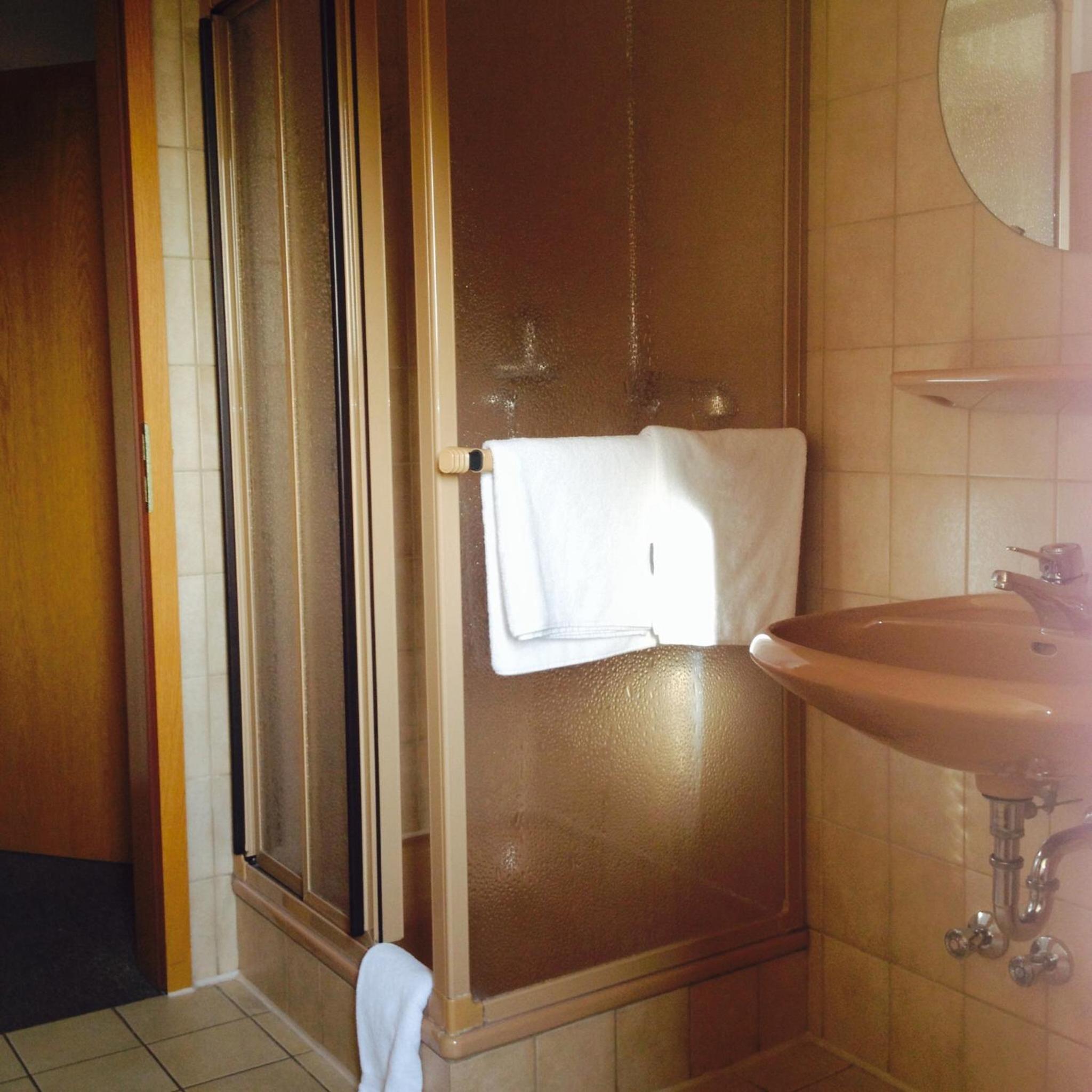 Twin Room - Photo 4