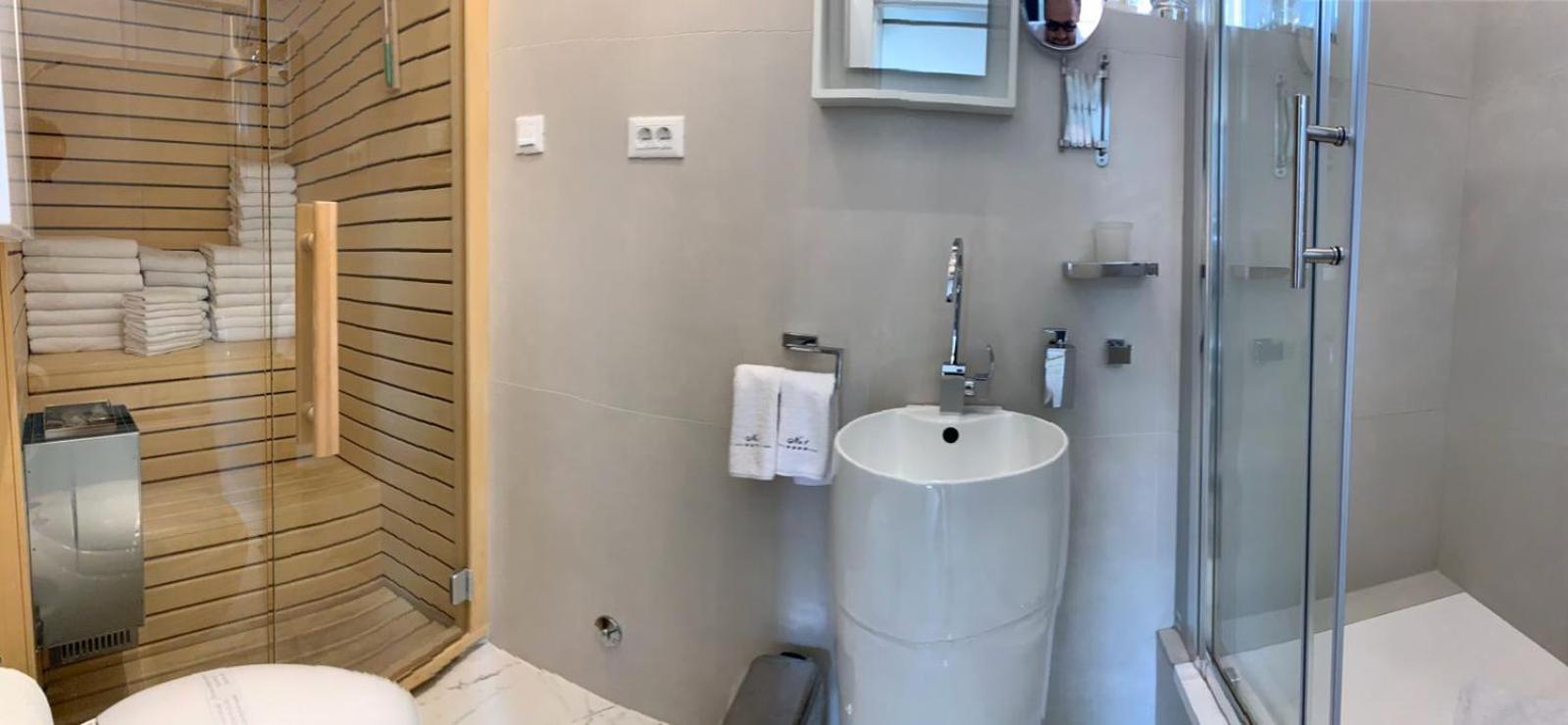 Duplex Apartment with terrace, jacuzzi and sauna - Photo 8