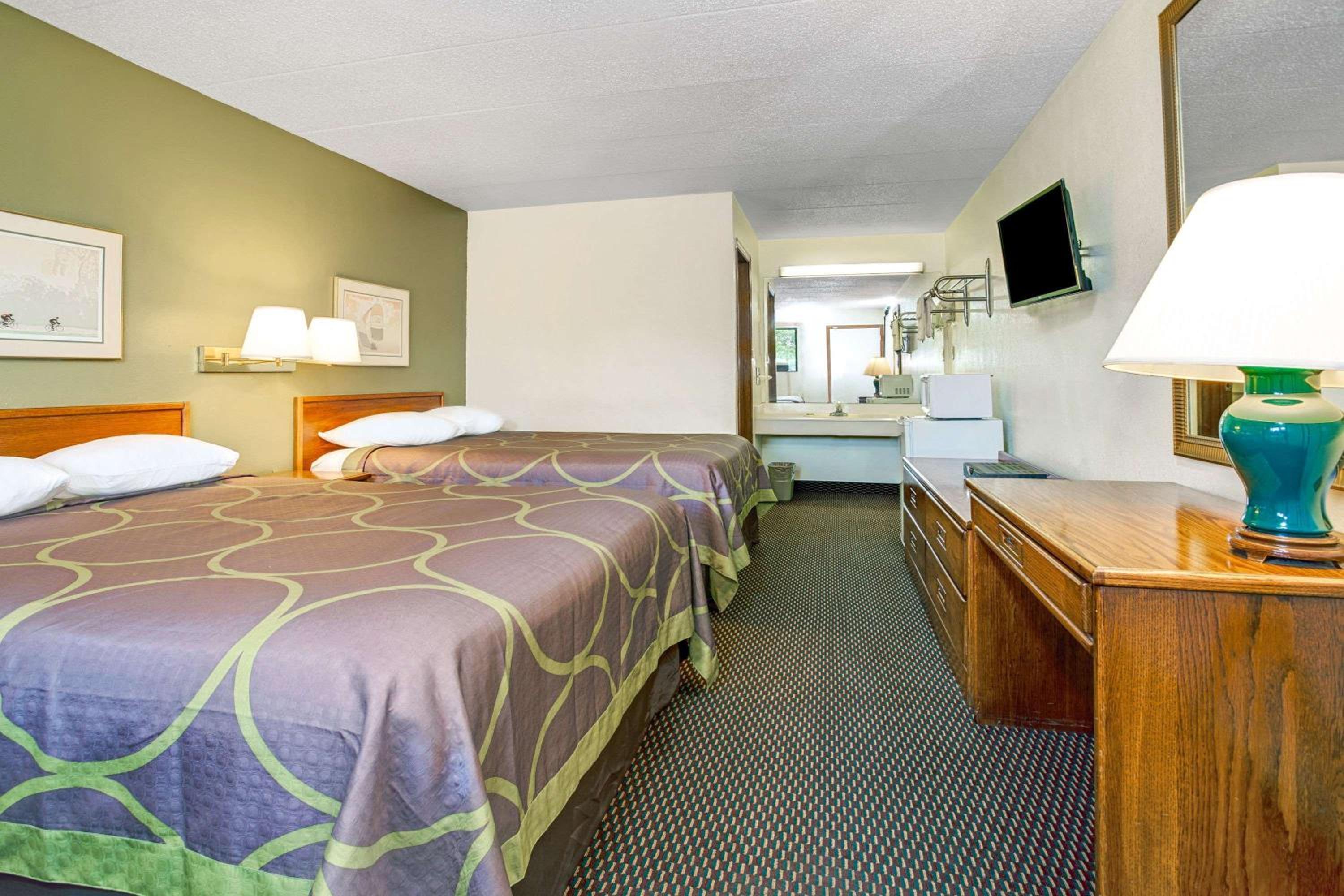 Double Room with Two Double Beds - Smoking - Photo 6
