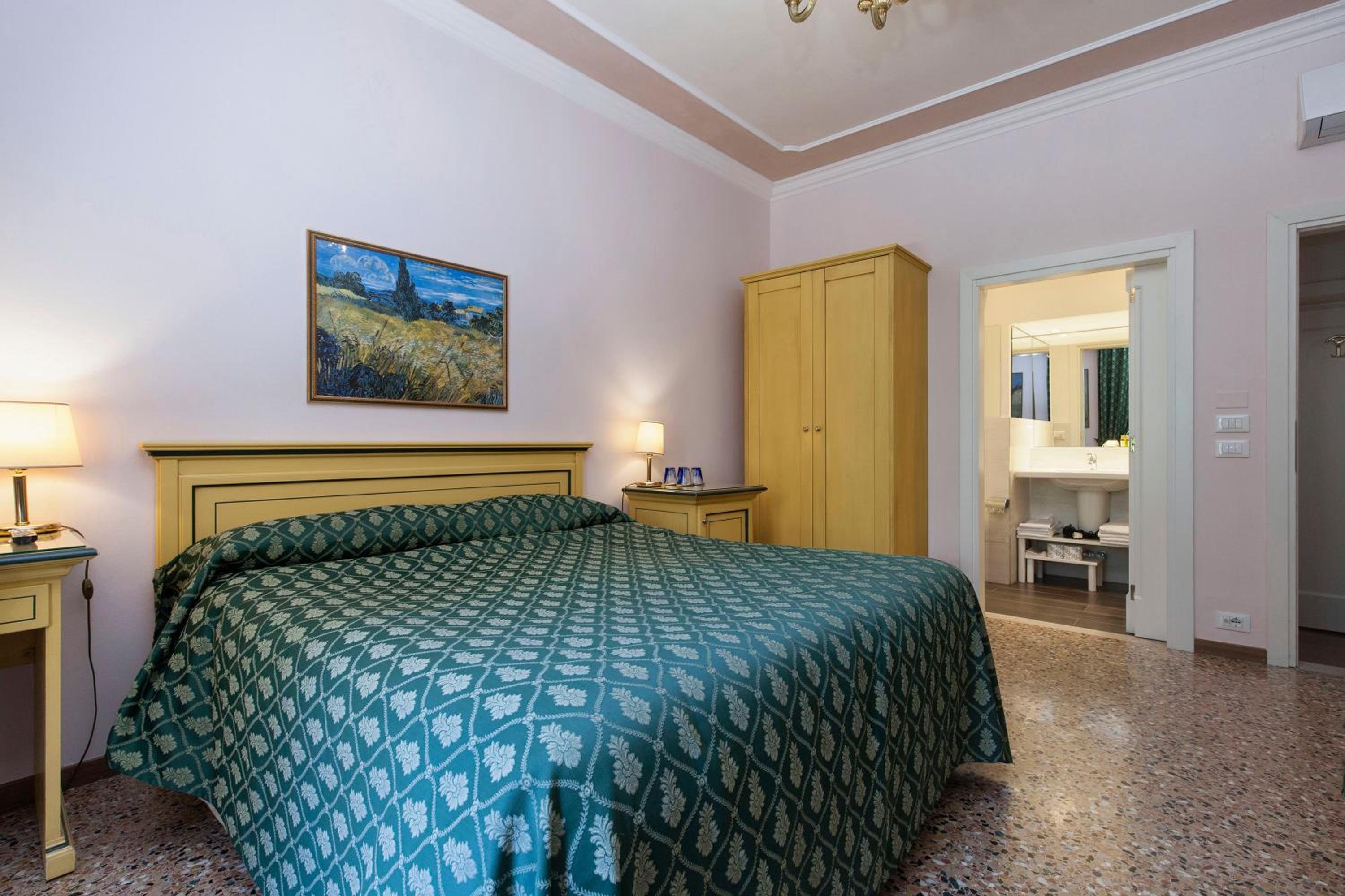 Deluxe Quadruple Room photo 2