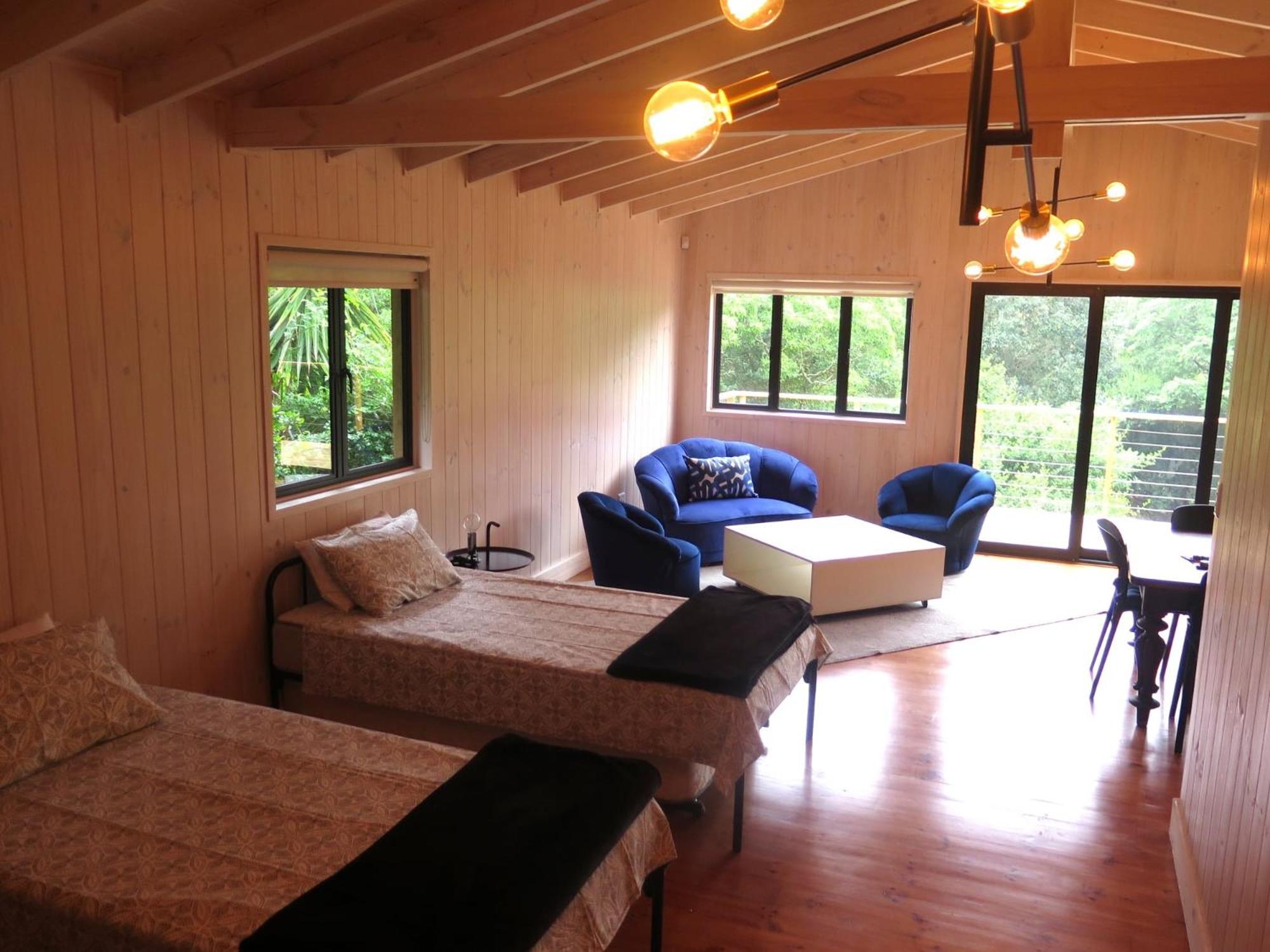 Five-Bedroom House photo 1
