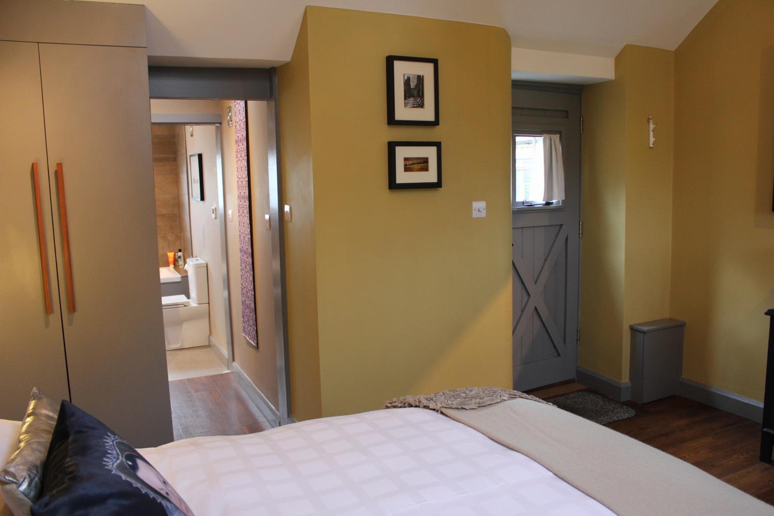 Double Room - Photo 7