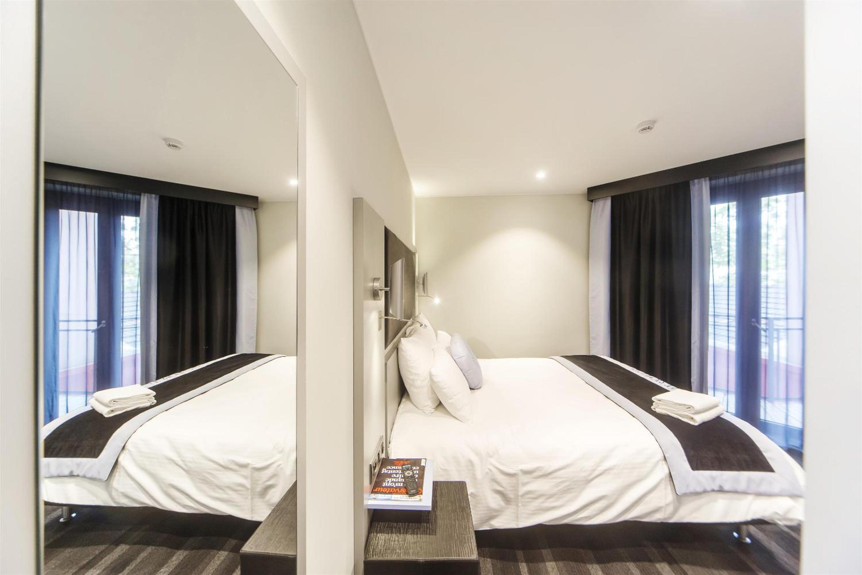 Executive King Room with King Bed and Balcony photo 2