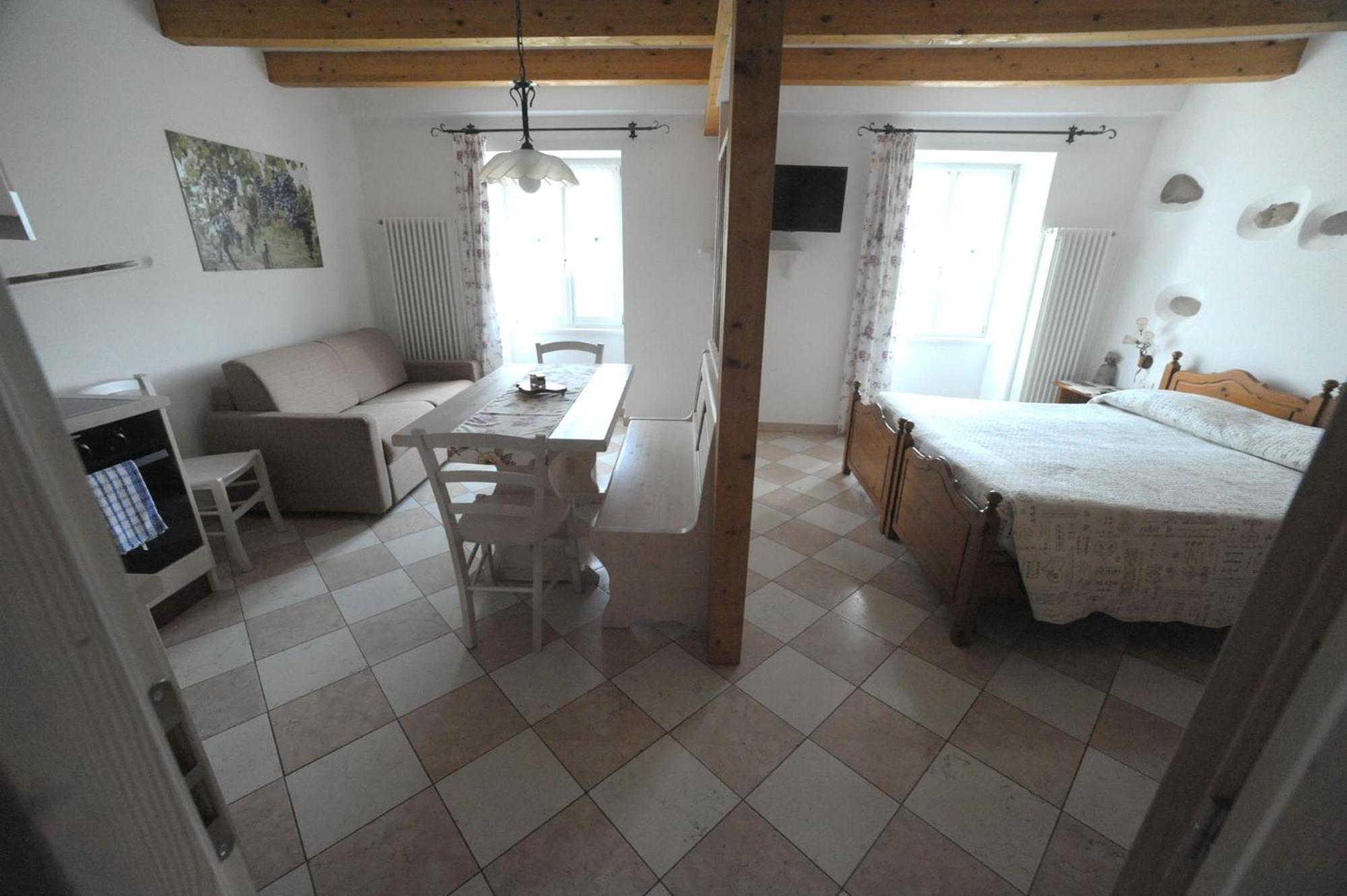 Studio (2 Adults) - Photo 1