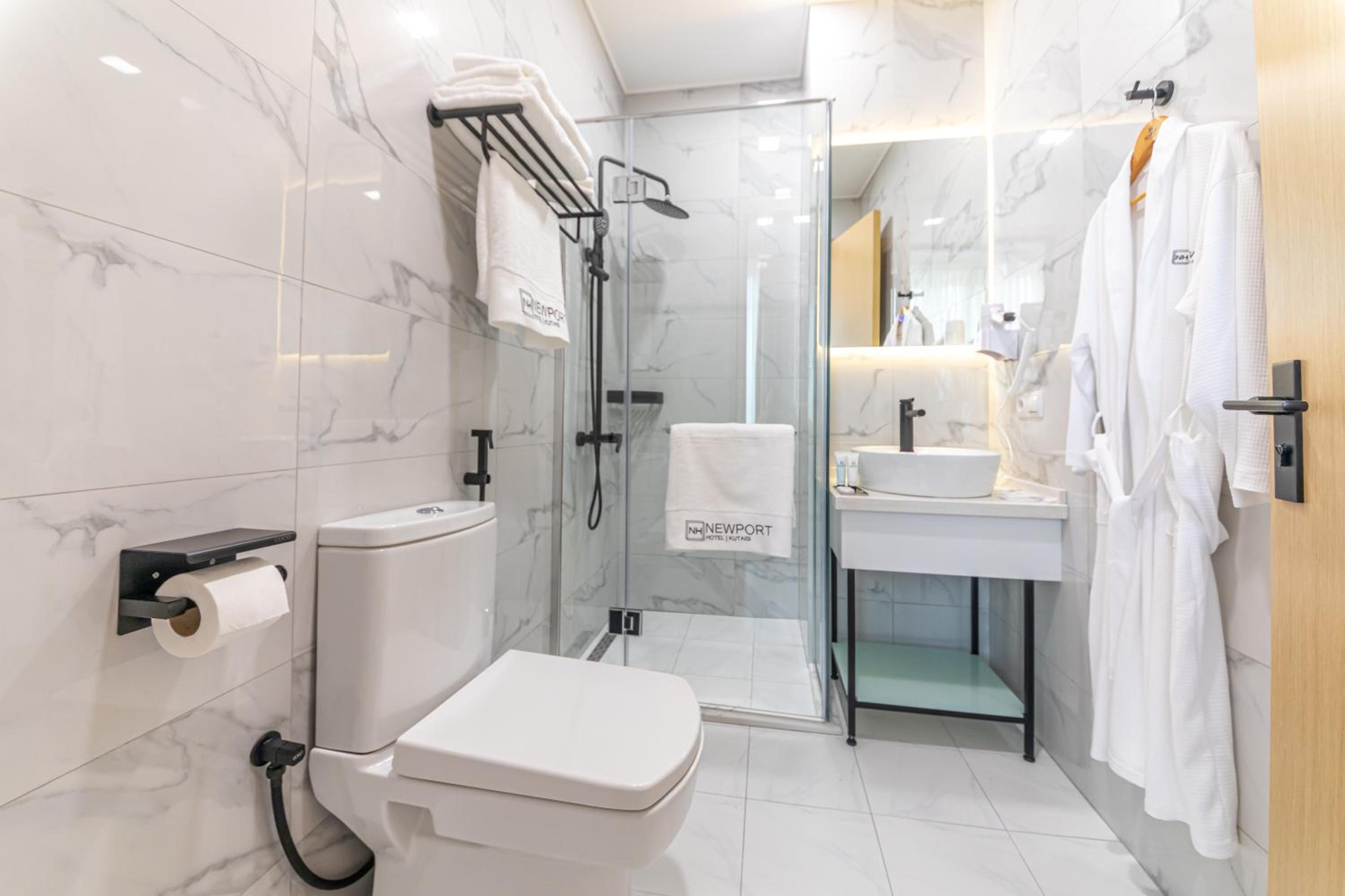 Standard Twin Room - Photo 8