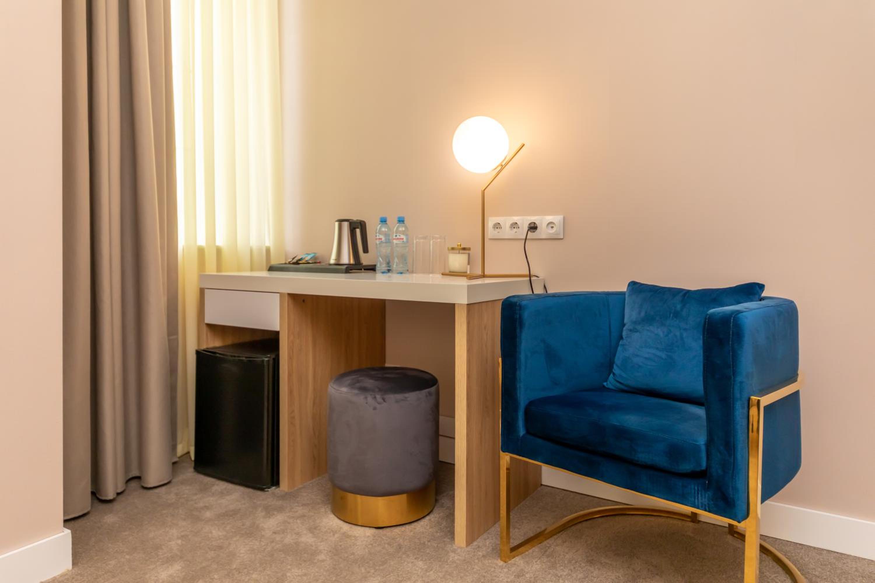 Standard Twin Room - Photo 7