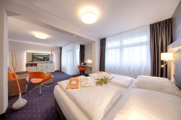 Junior Suite with Double Bed - Photo 18