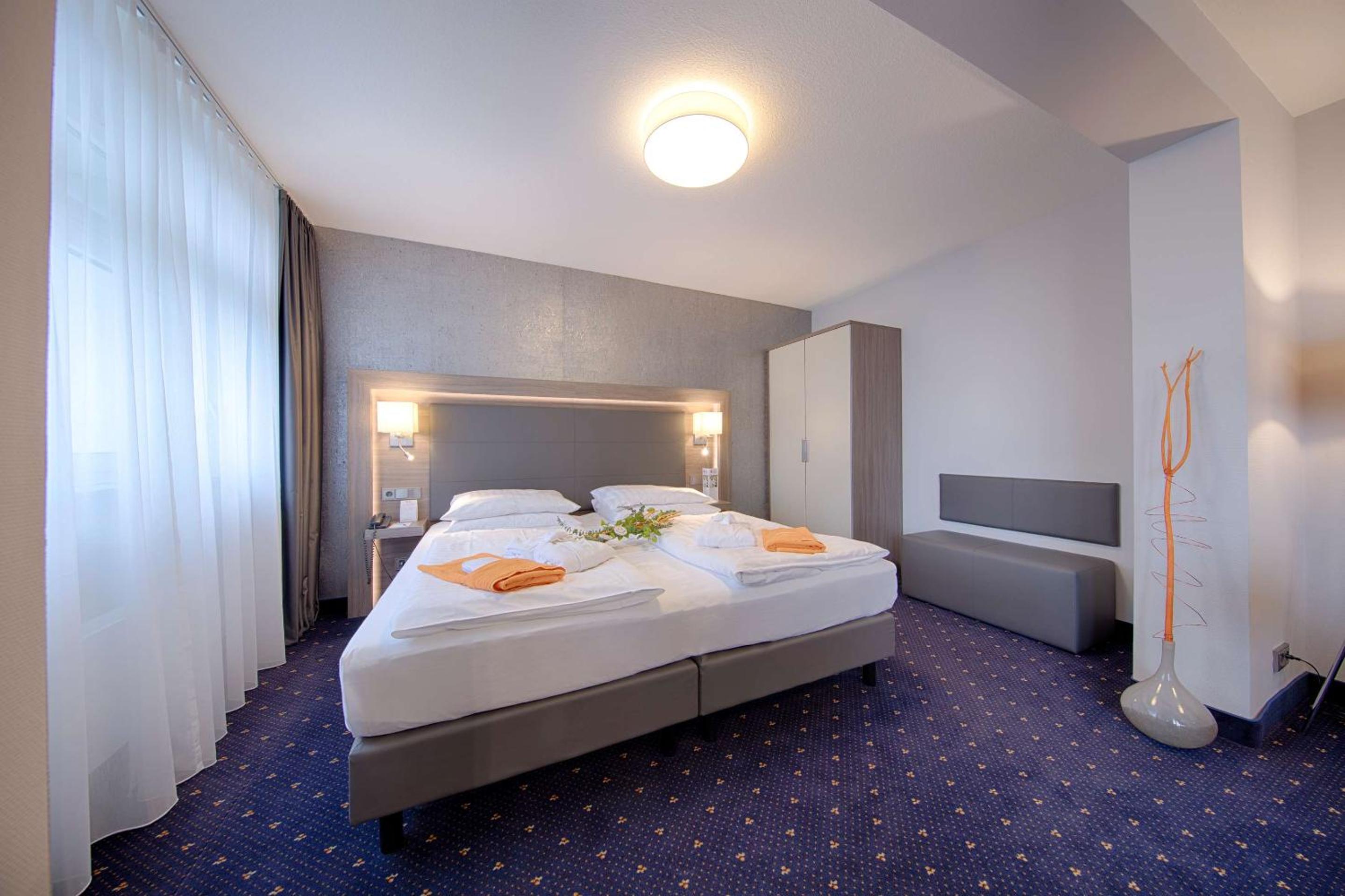 Junior Suite with Double Bed - Photo 15