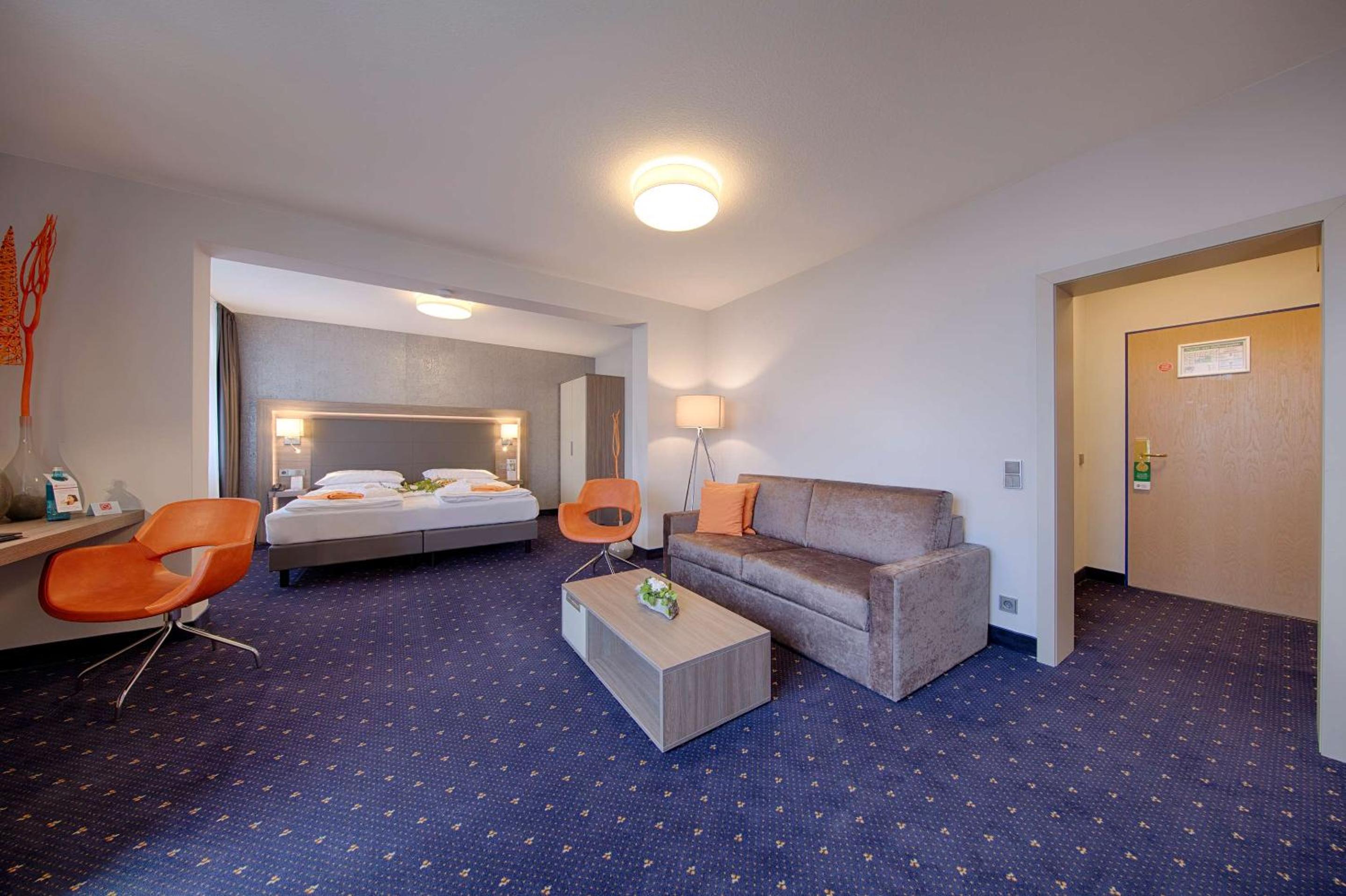 Junior Suite with Double Bed - Photo 17