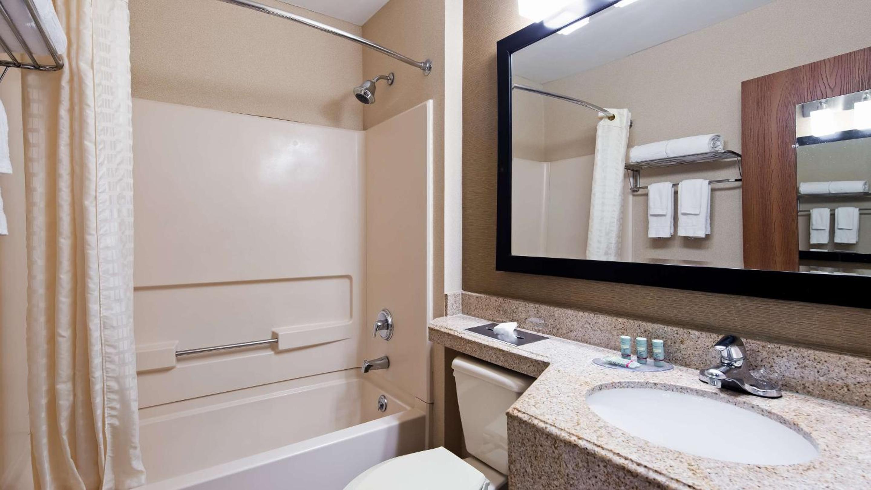 King Room with Roll-in Shower - Disability Access/Non-Smoking - Photo 2