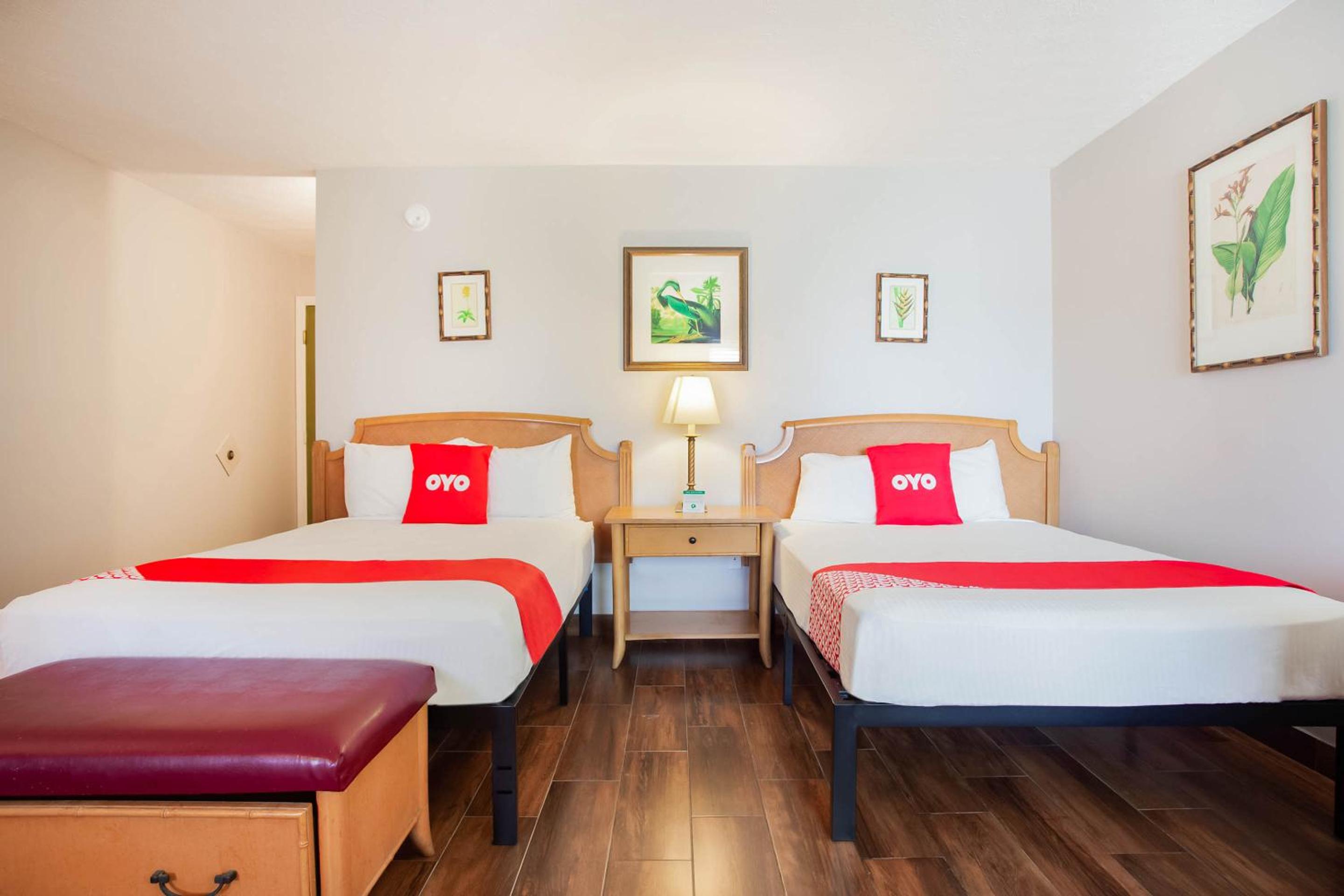 Queen Room with Two Queen Beds - Photo 3