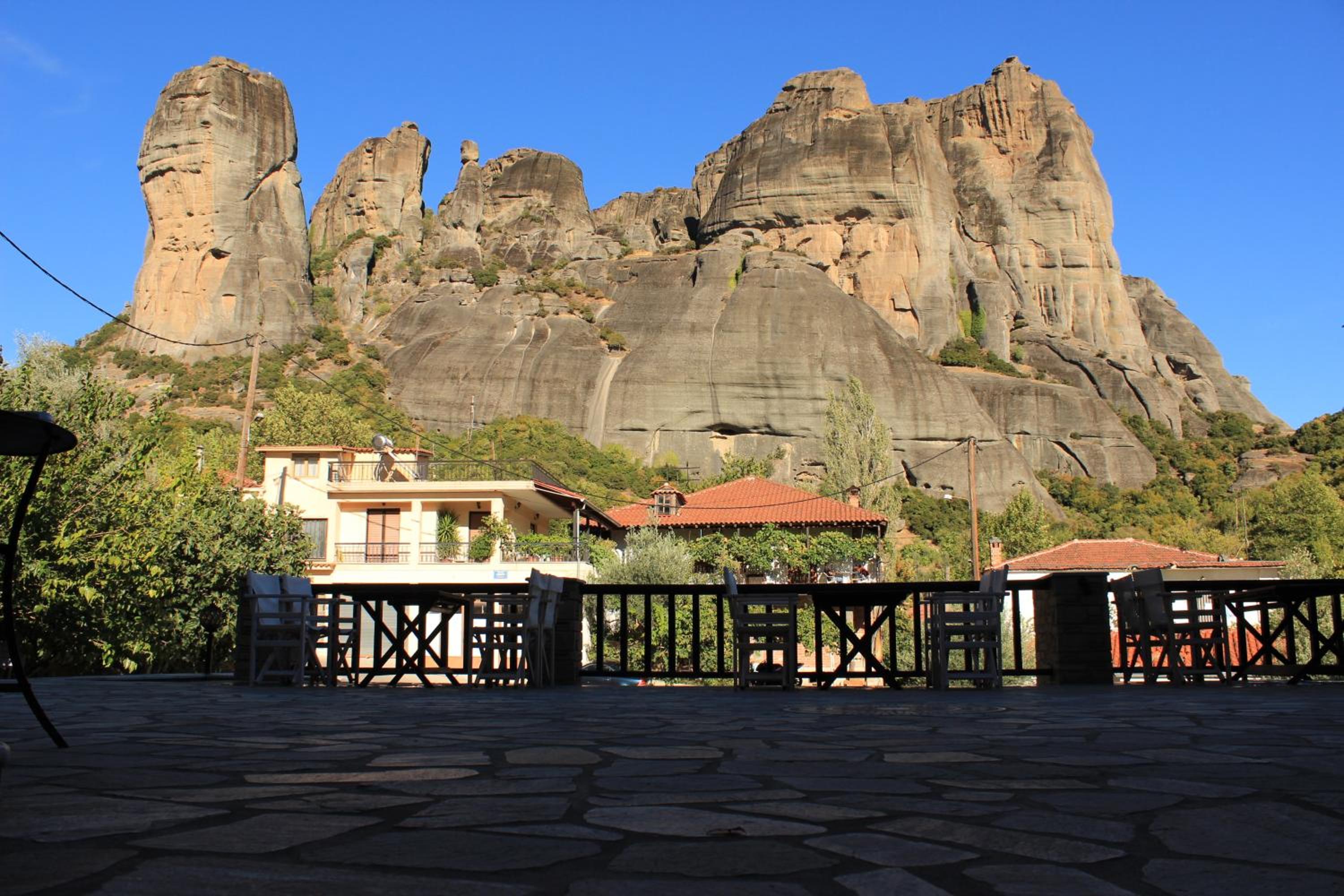 Triple Room with Balcony and Meteora View - Photo 3