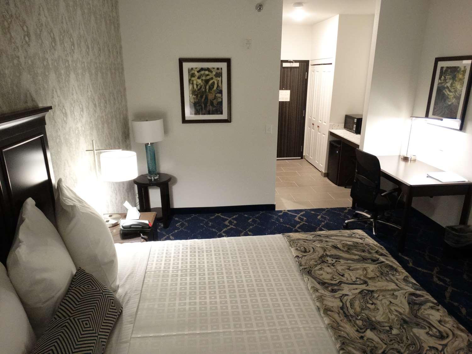 King Room with Walk-in Shower - Disability Access