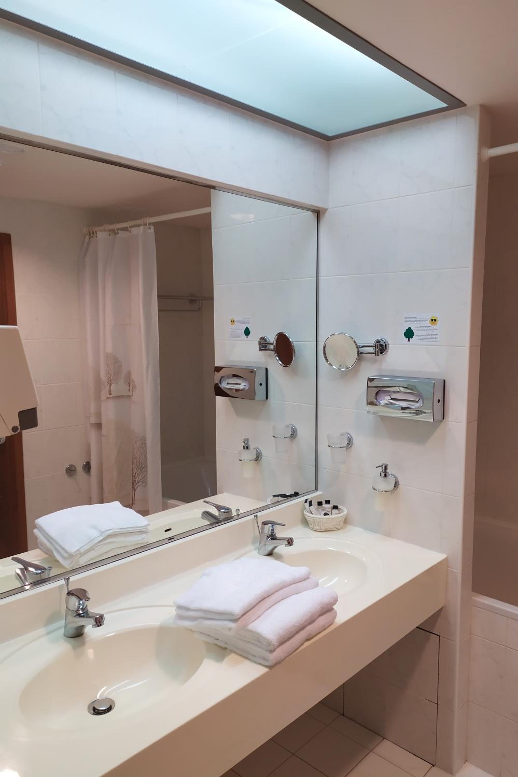 Premier Suite - Photo 5