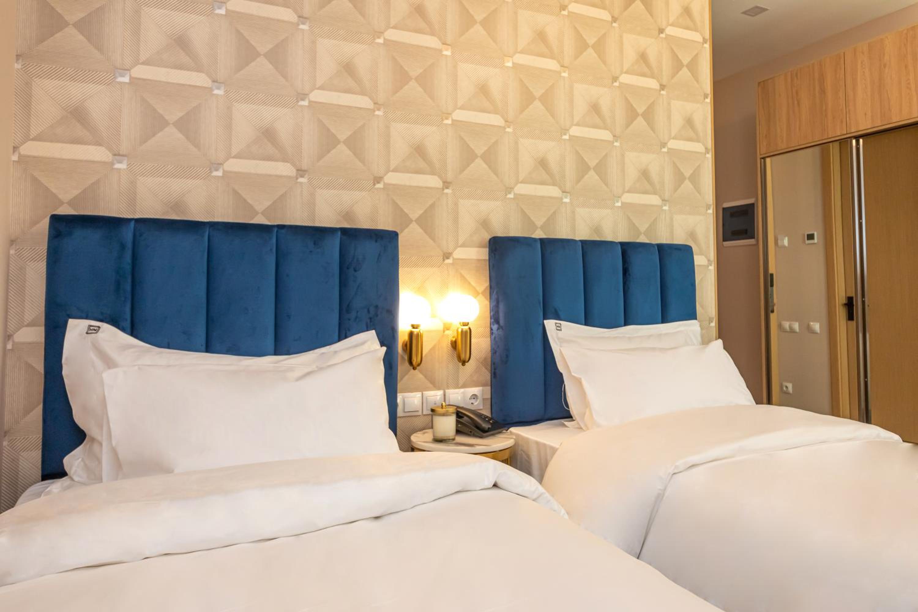 Standard Twin Room - Photo 4