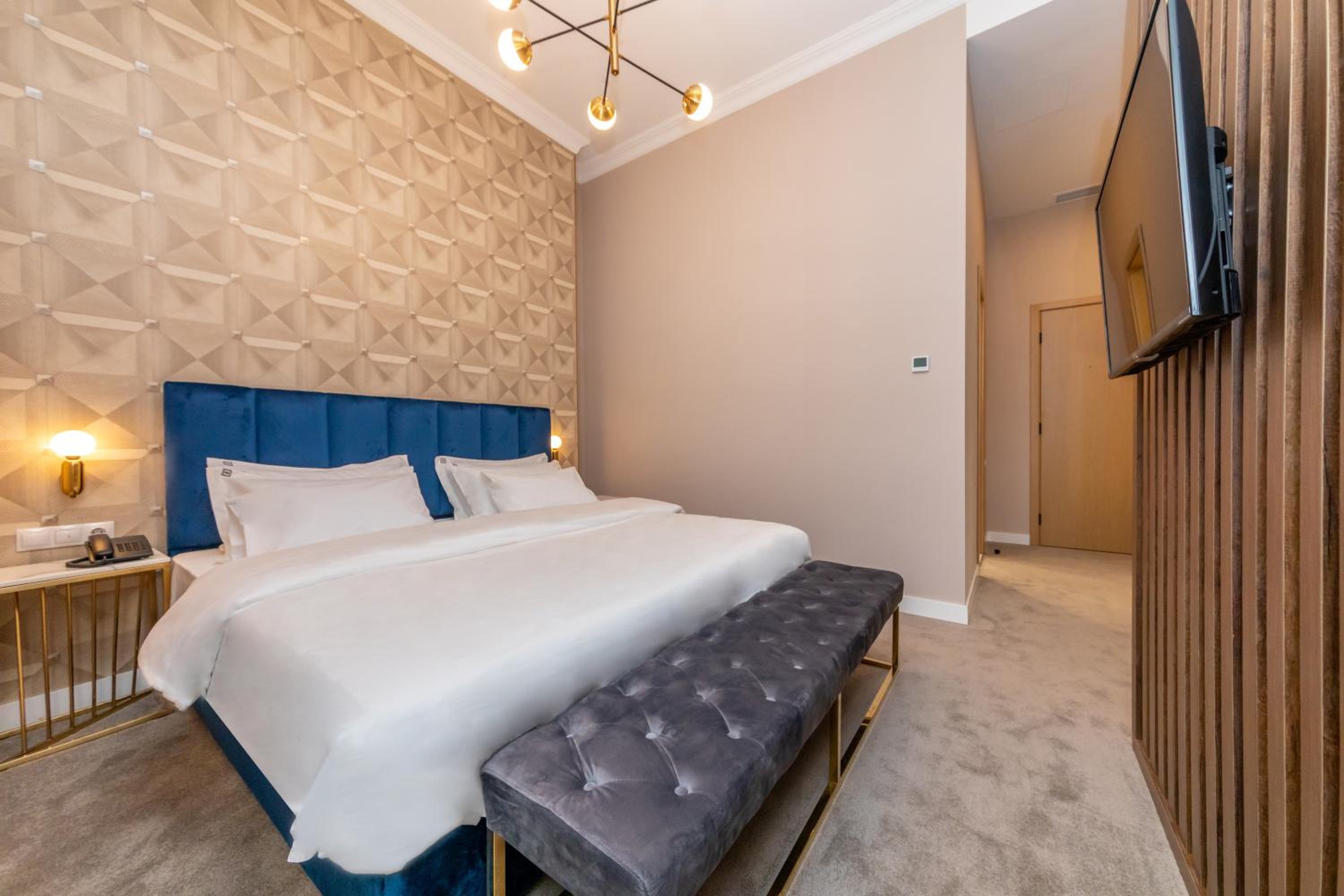 Superior King Suite