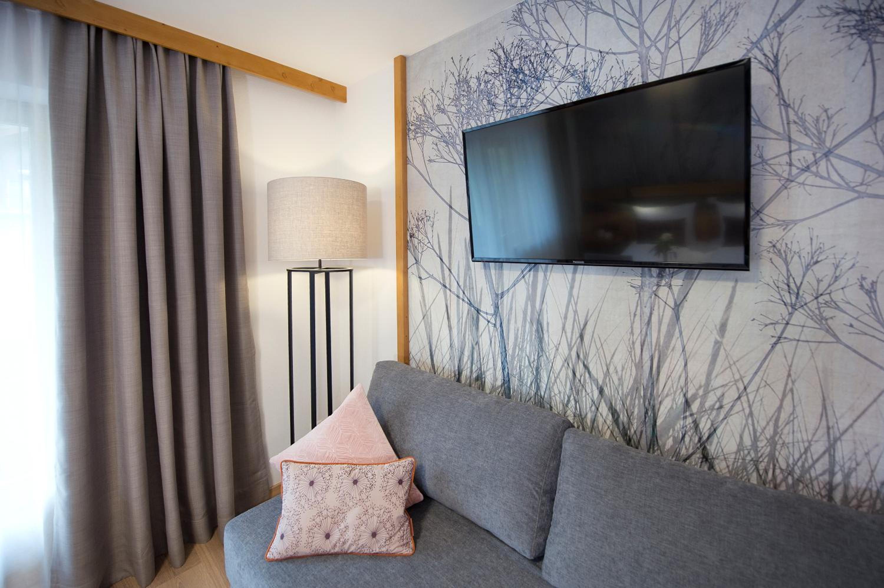 Double Room with Balcony - Photo 3
