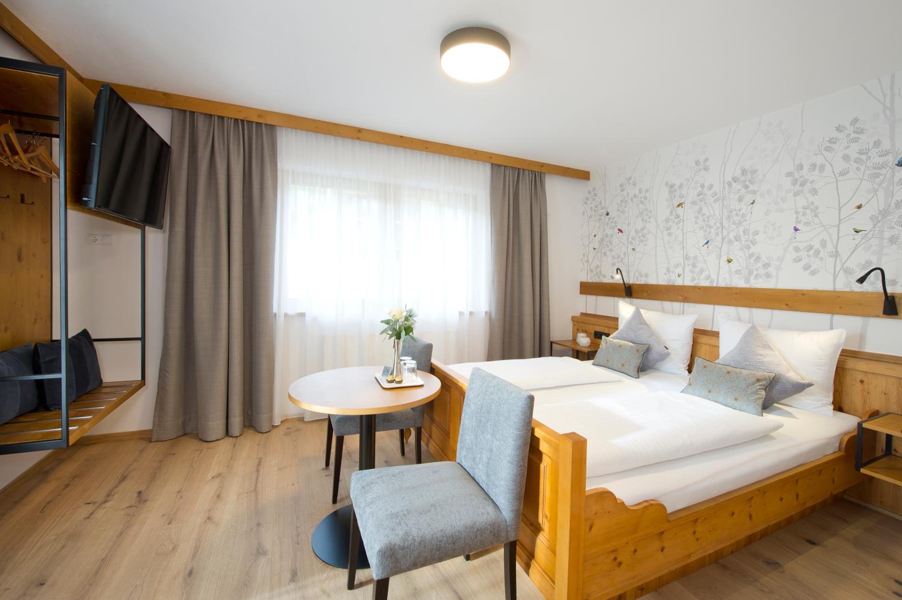 Double Room with Balcony - Photo 4