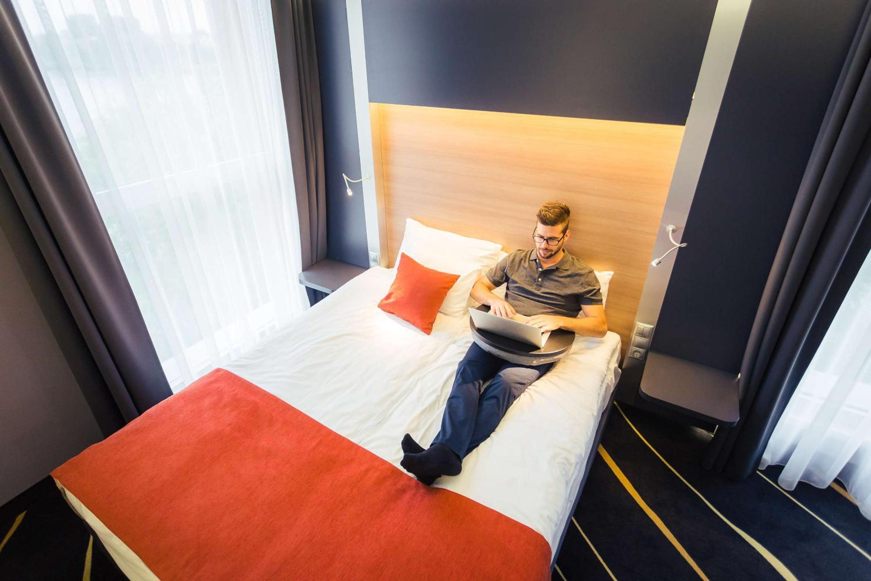 King Room with Lake View - Non-Smoking photo 2