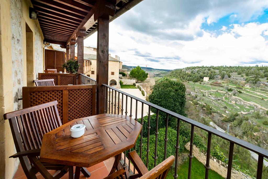 Double Room with Mountain View - Photo 8