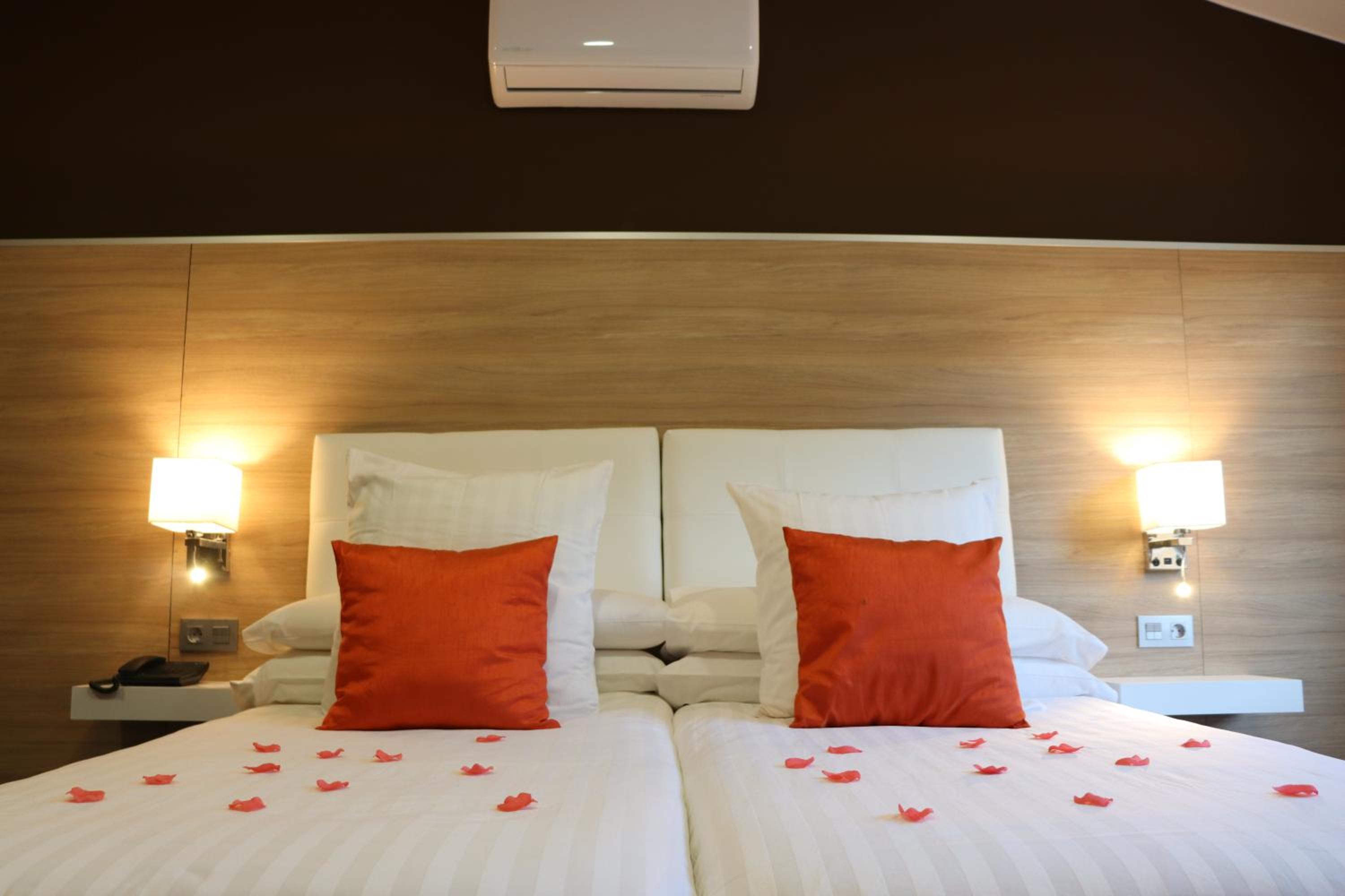 Double Room - Photo 12