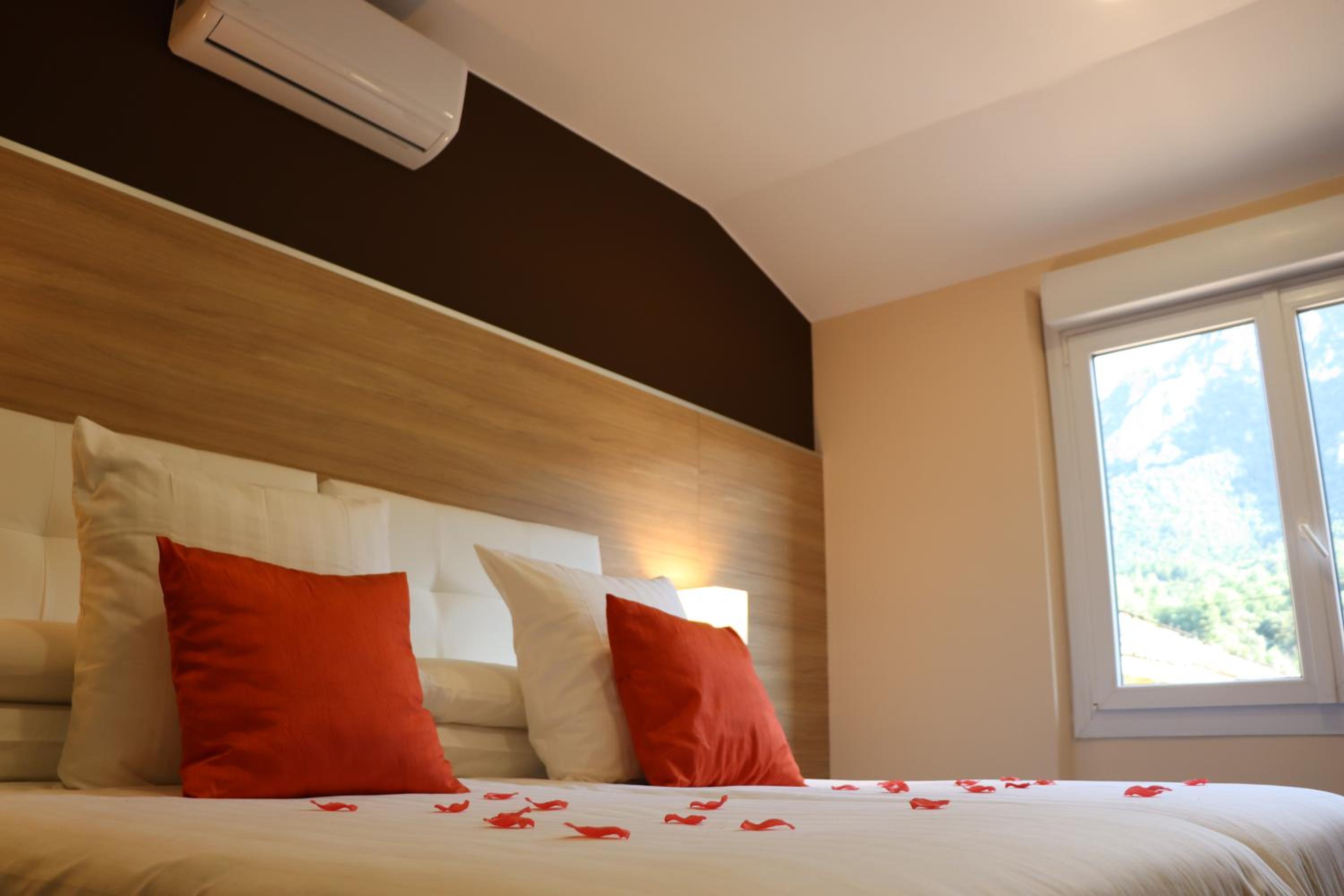 Double Room - Photo 9