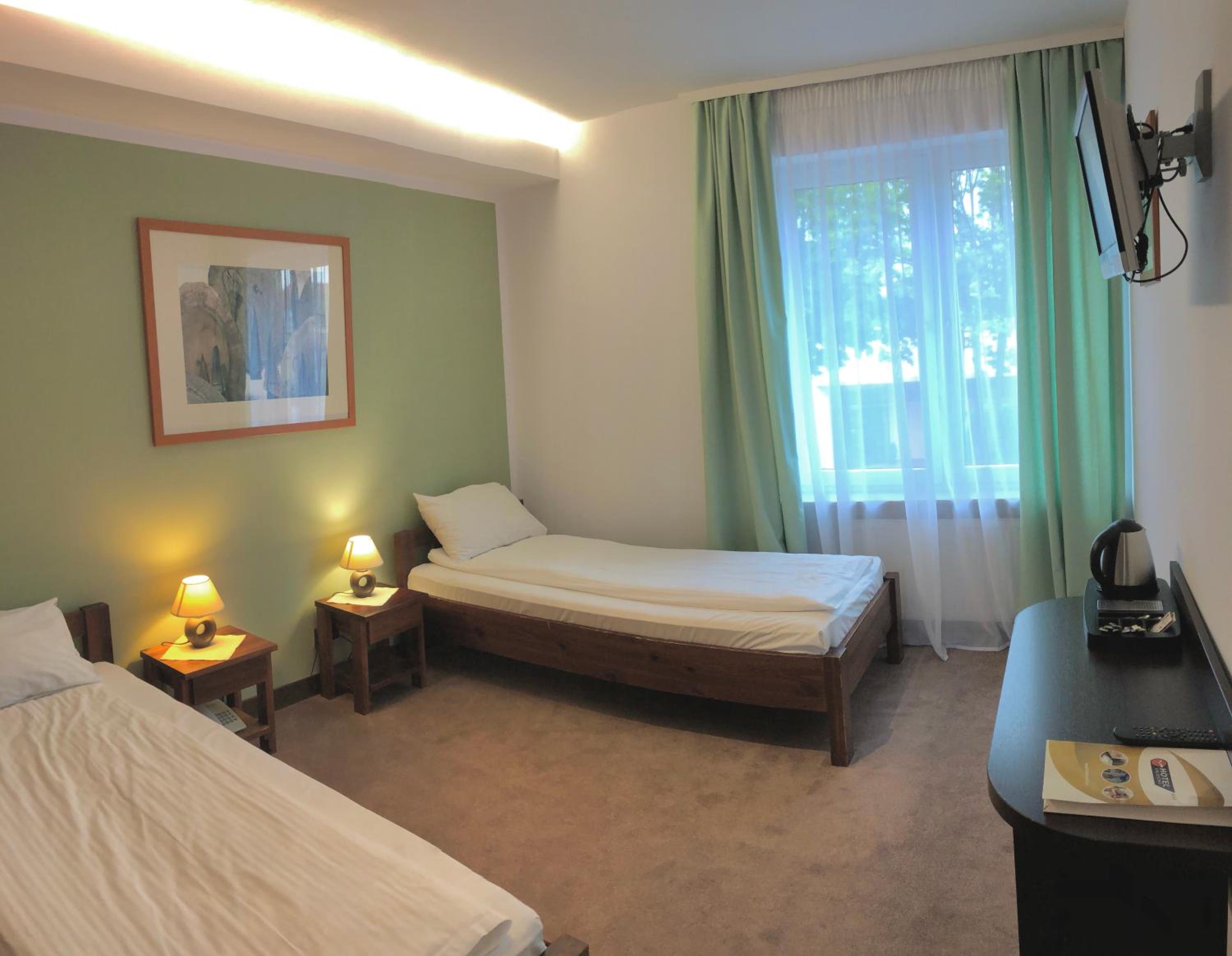 Twin Room - Photo 19