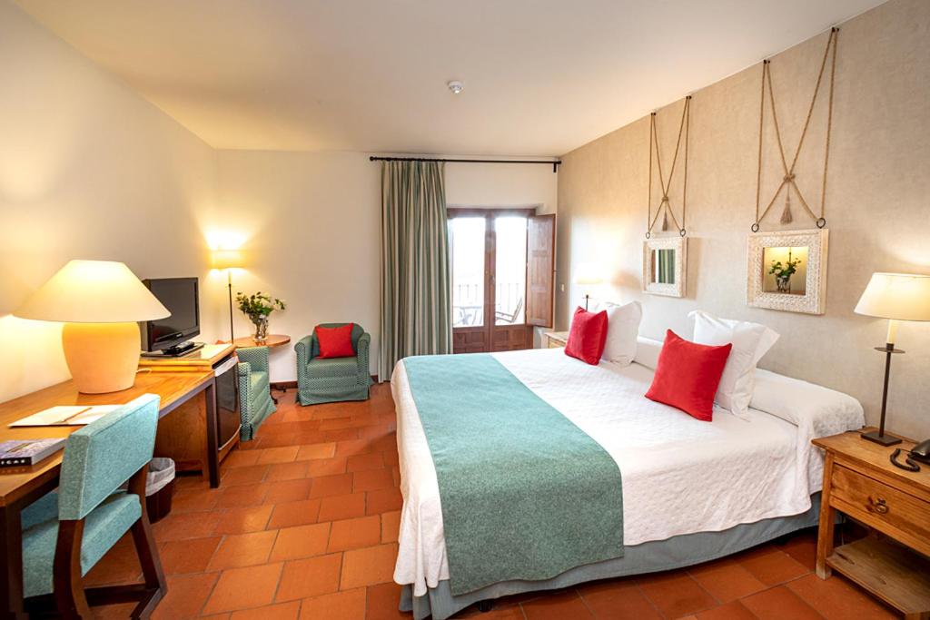Double Room with Mountain View - Photo 2