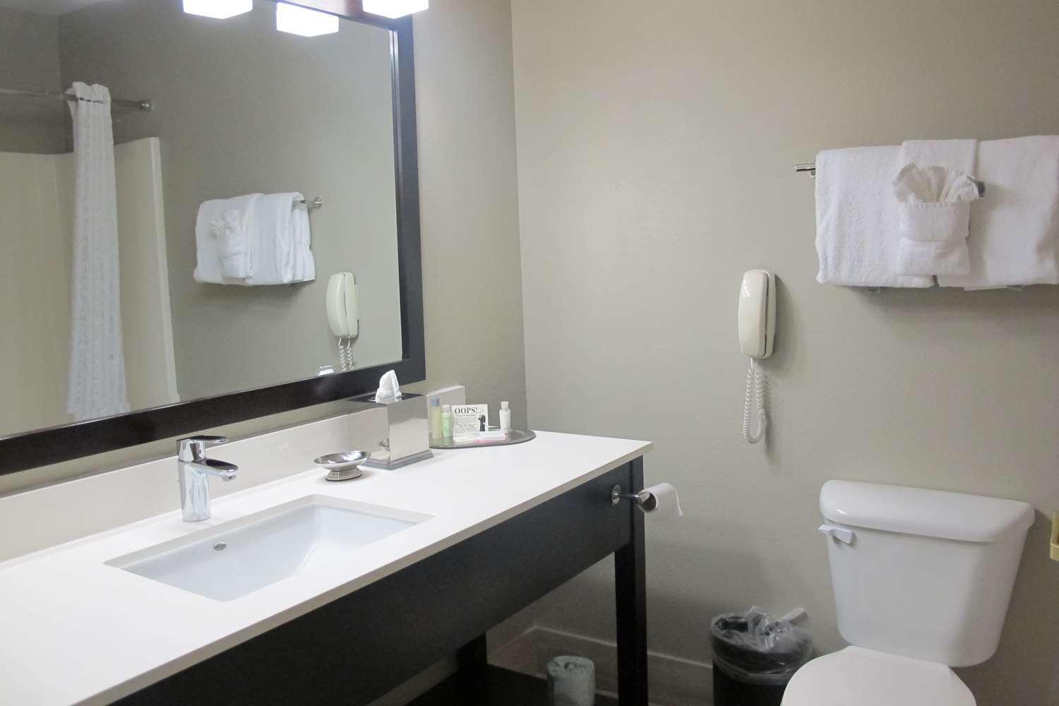 King Suite with Spa Bath and Fireplace - Non-Smoking photo 2