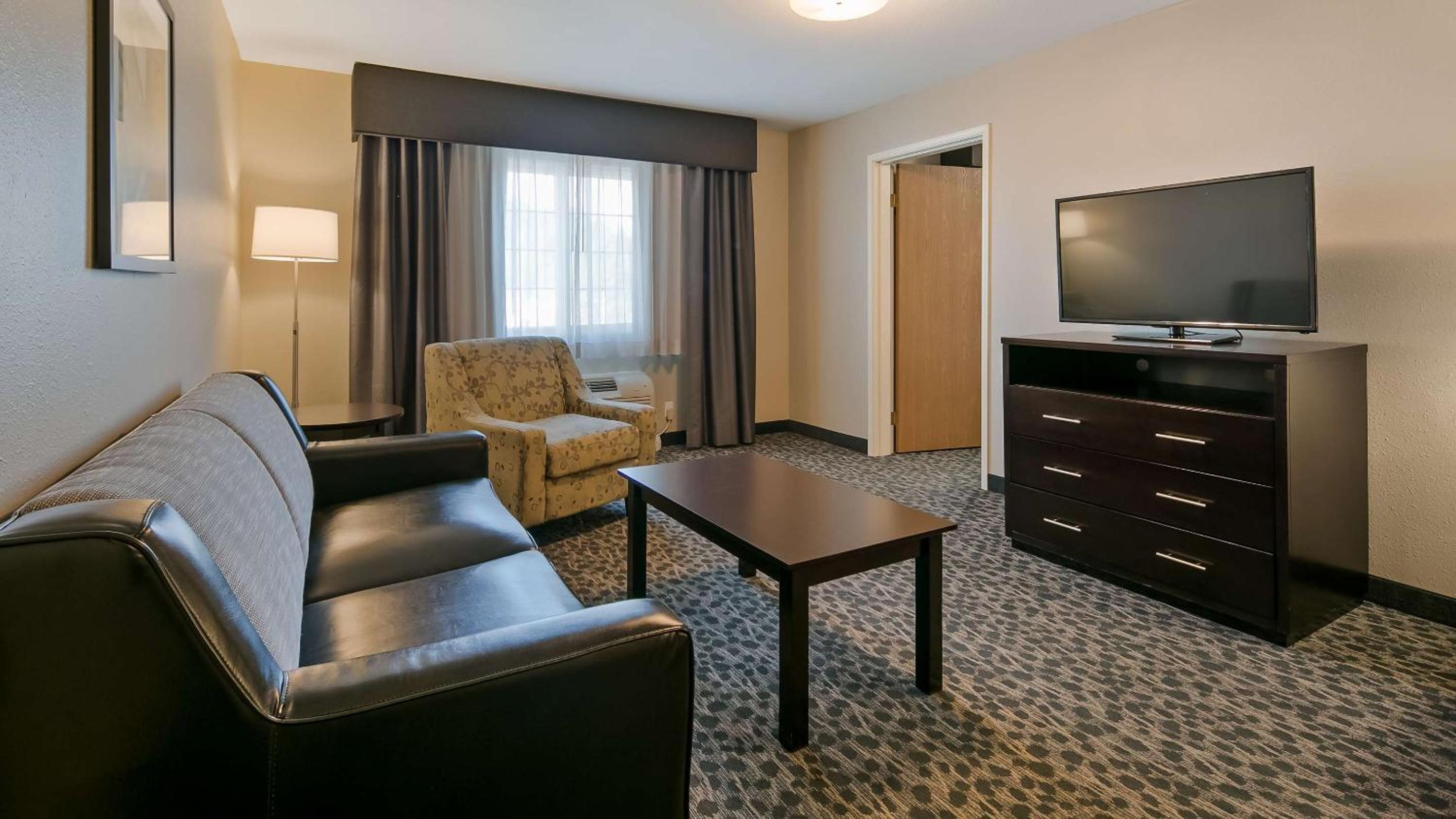 King Suite with Spa Bath and Fireplace - Non-Smoking photo 3