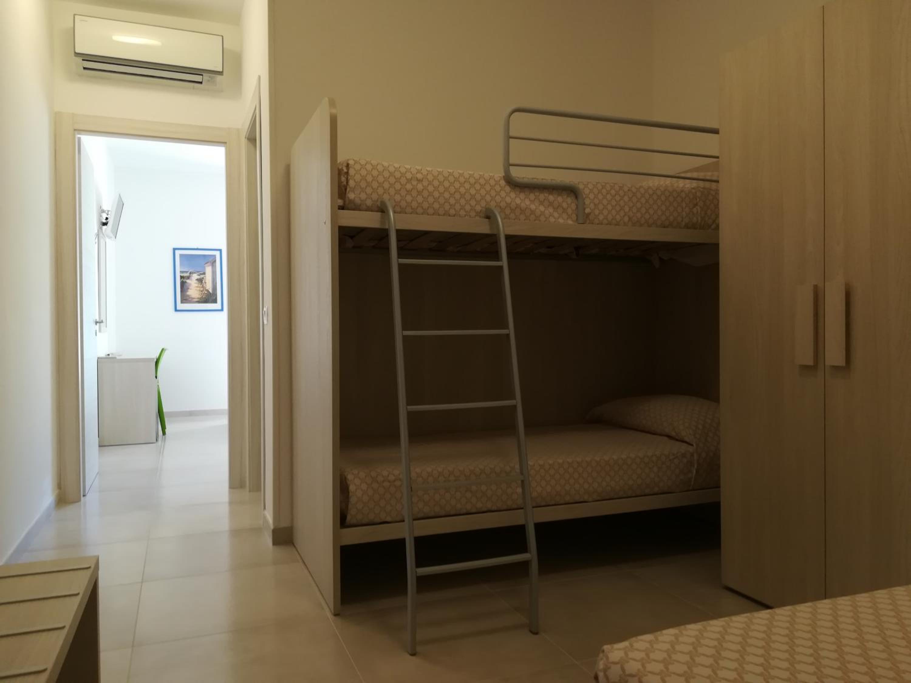 Quadruple Room - Photo 5