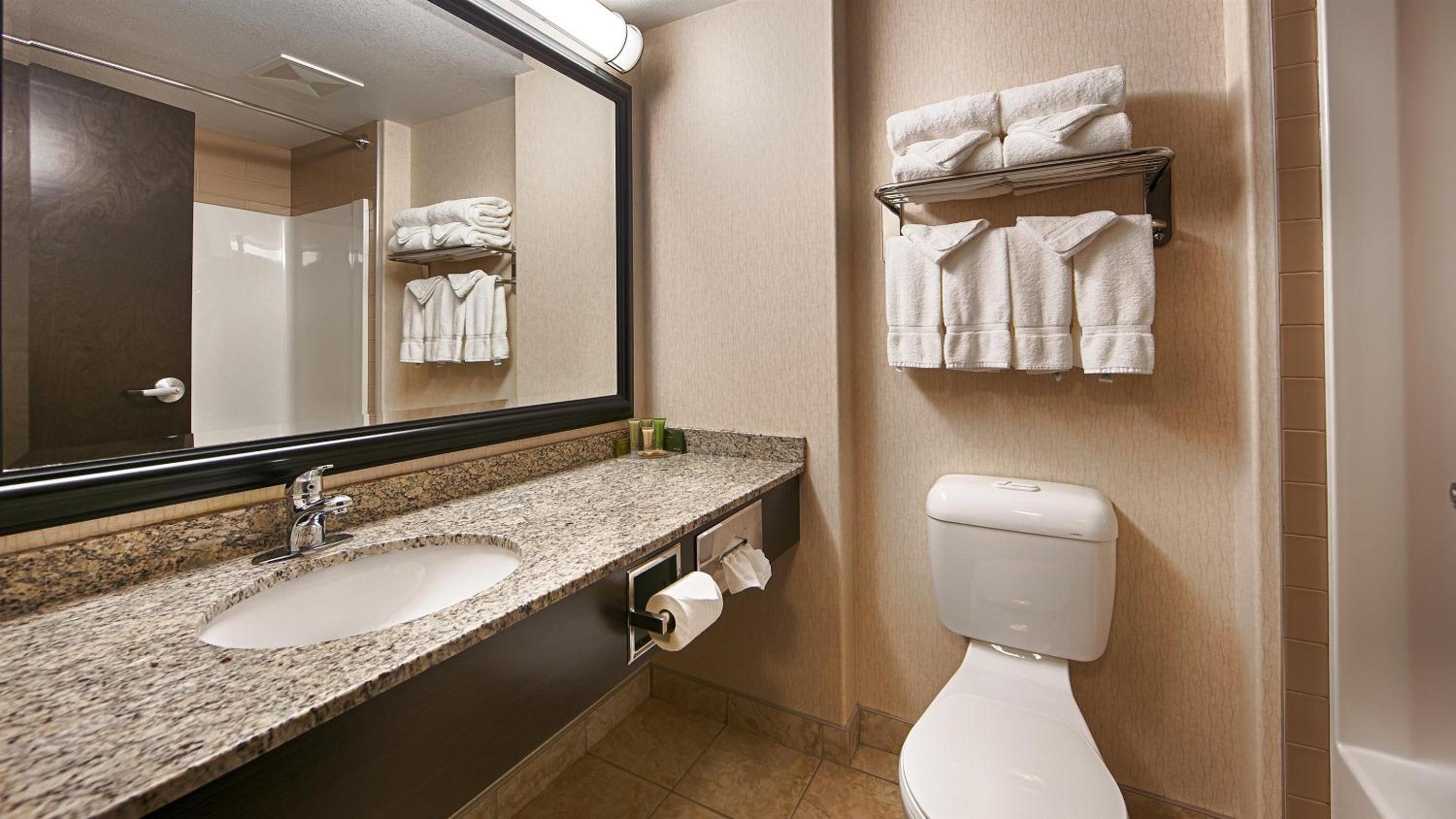 King Suite with Spa Bath and Fireplace - Non-Smoking photo 2