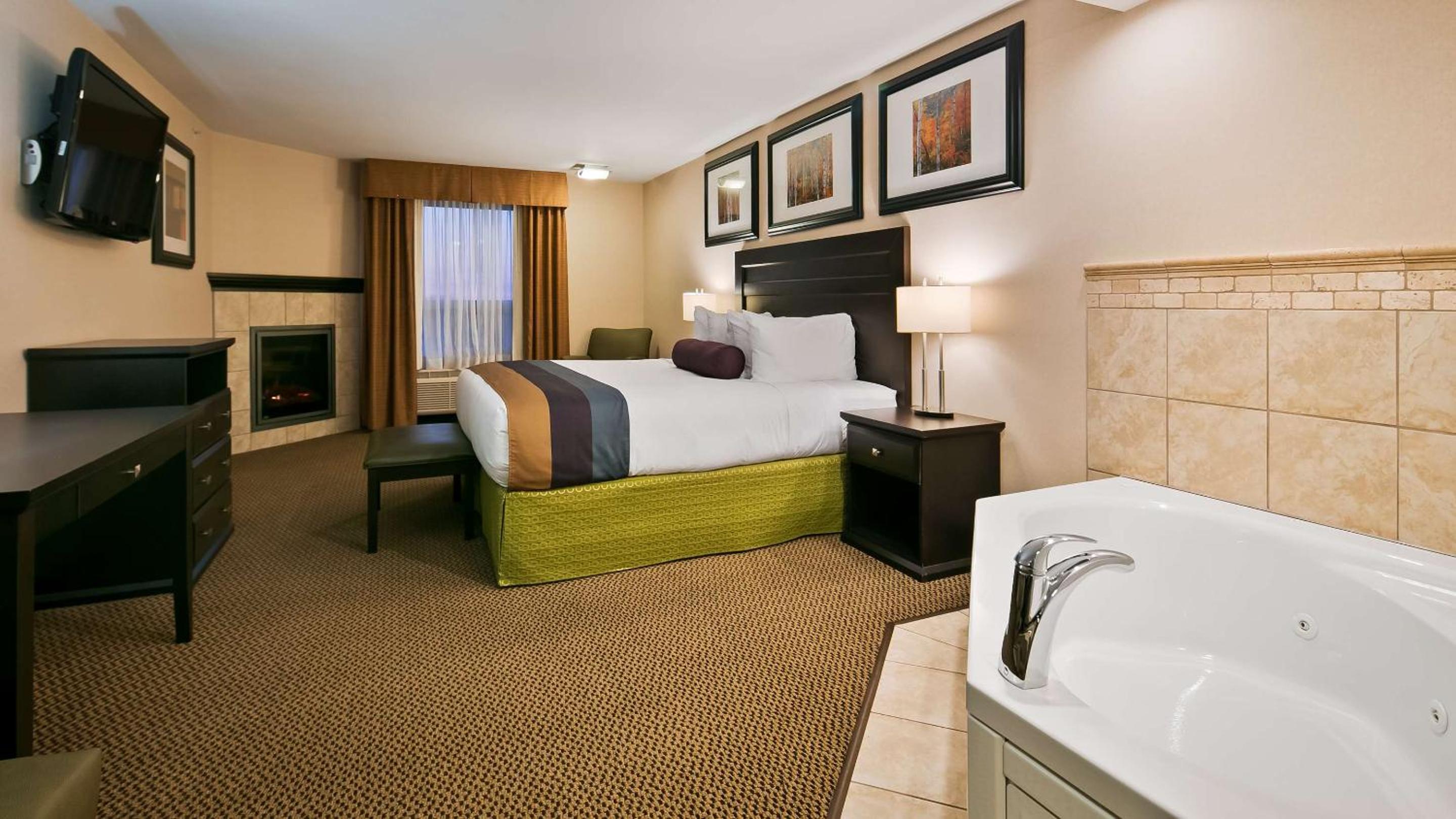 King Suite with Spa Bath and Fireplace - Non-Smoking