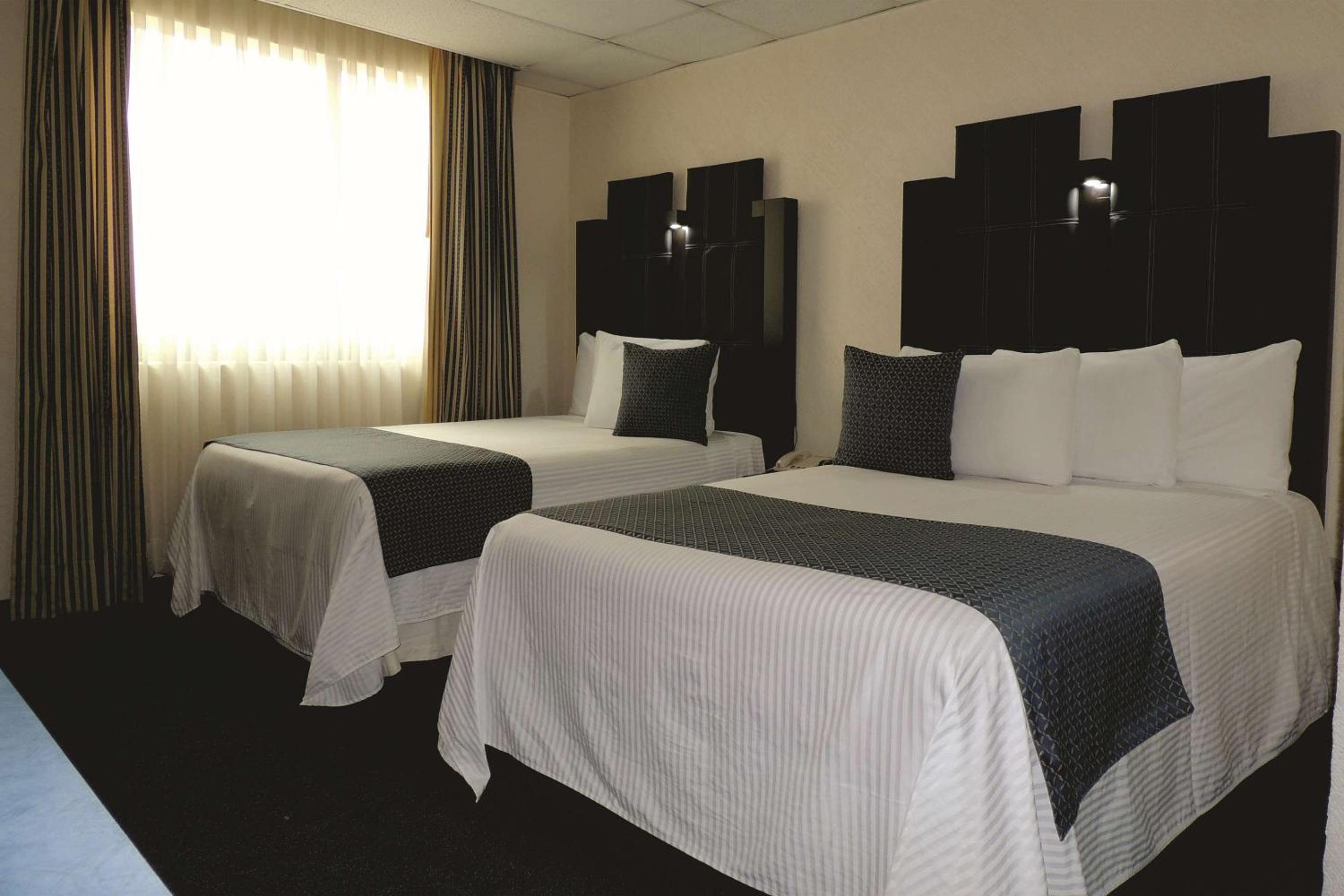 Double Room With Two Double Beds - Non-Smoking photo 1