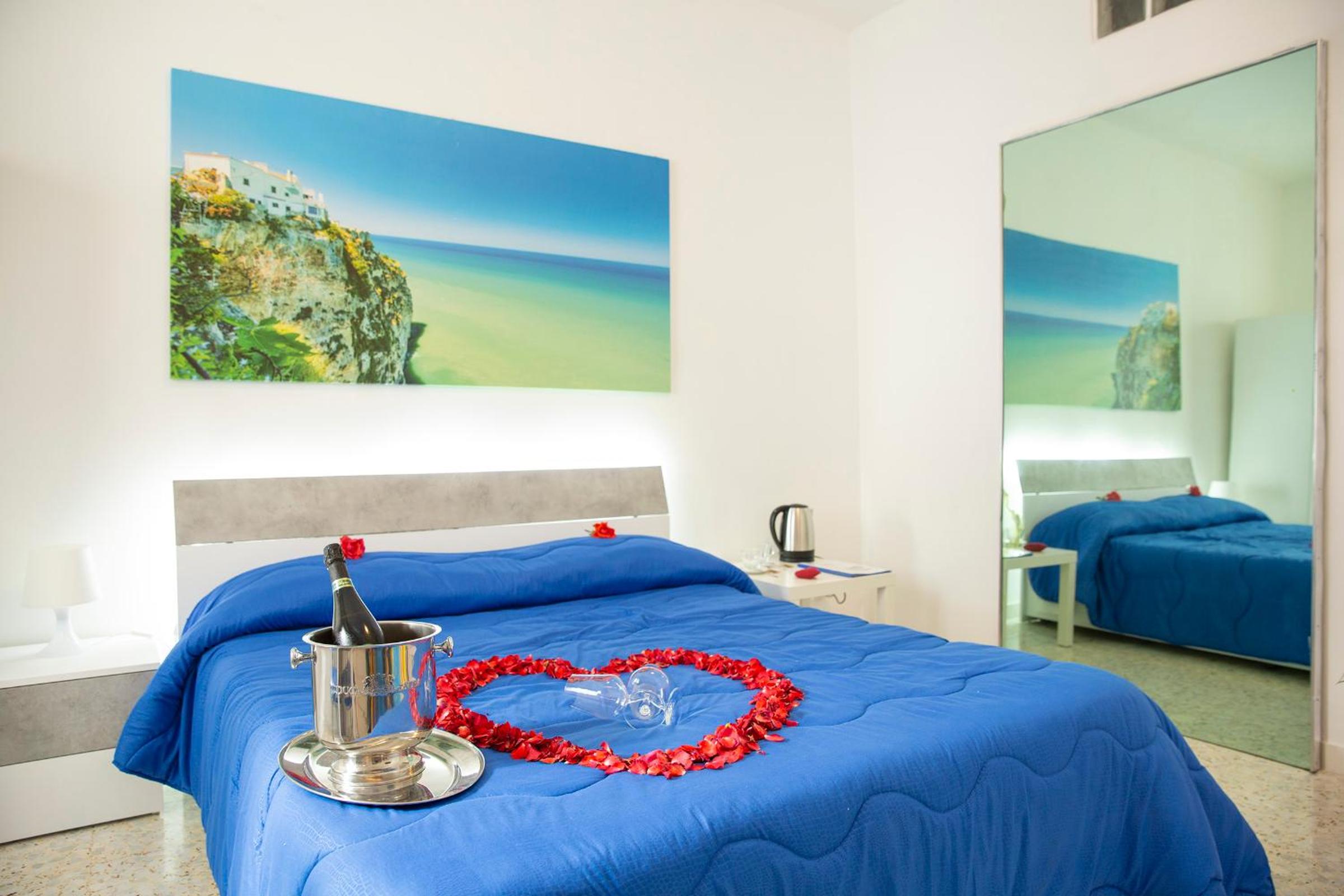 Triple Room with Private Bathroom - Photo 12
