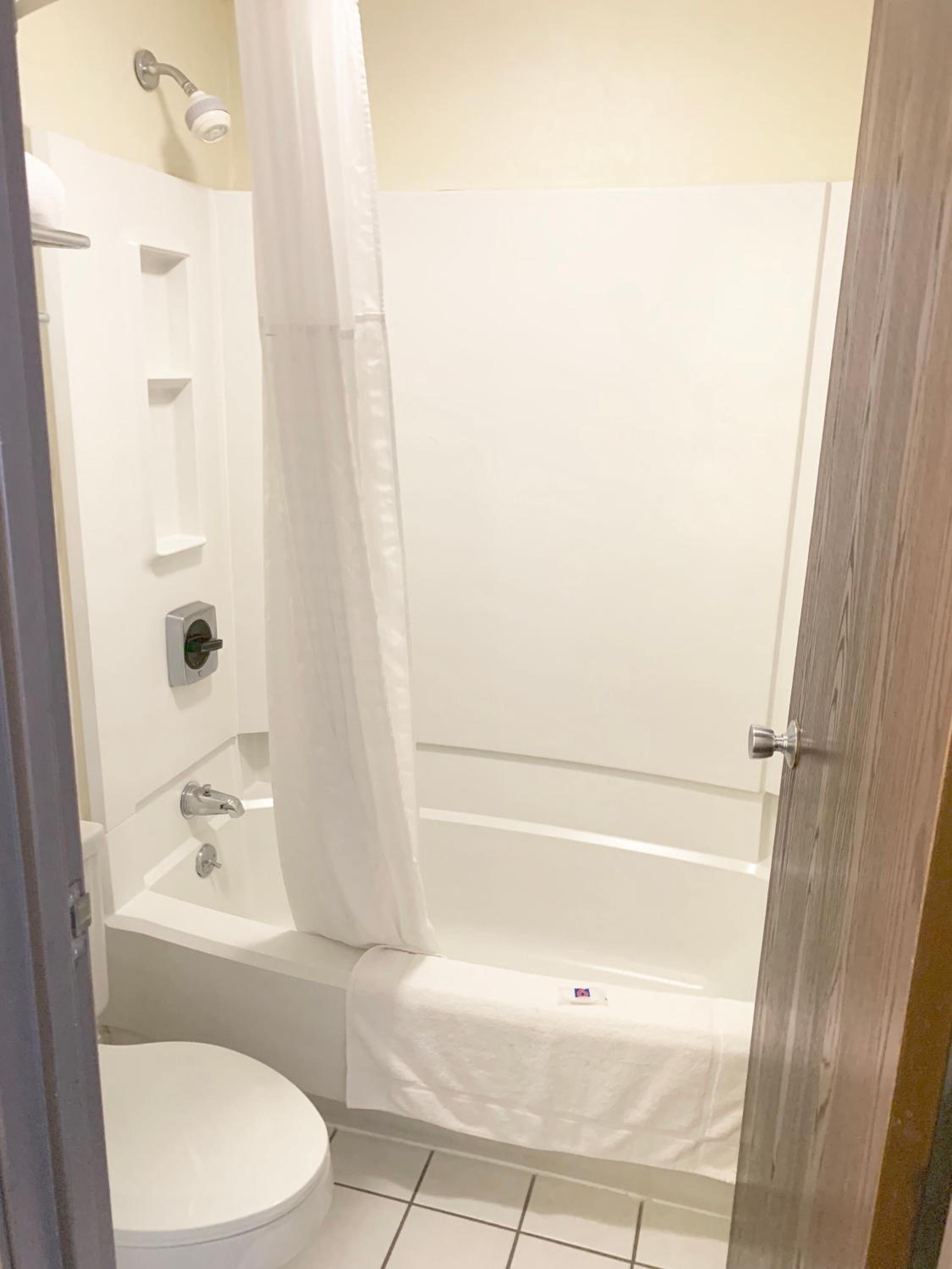 Quadruple Room - Non-Smoking - Photo 4